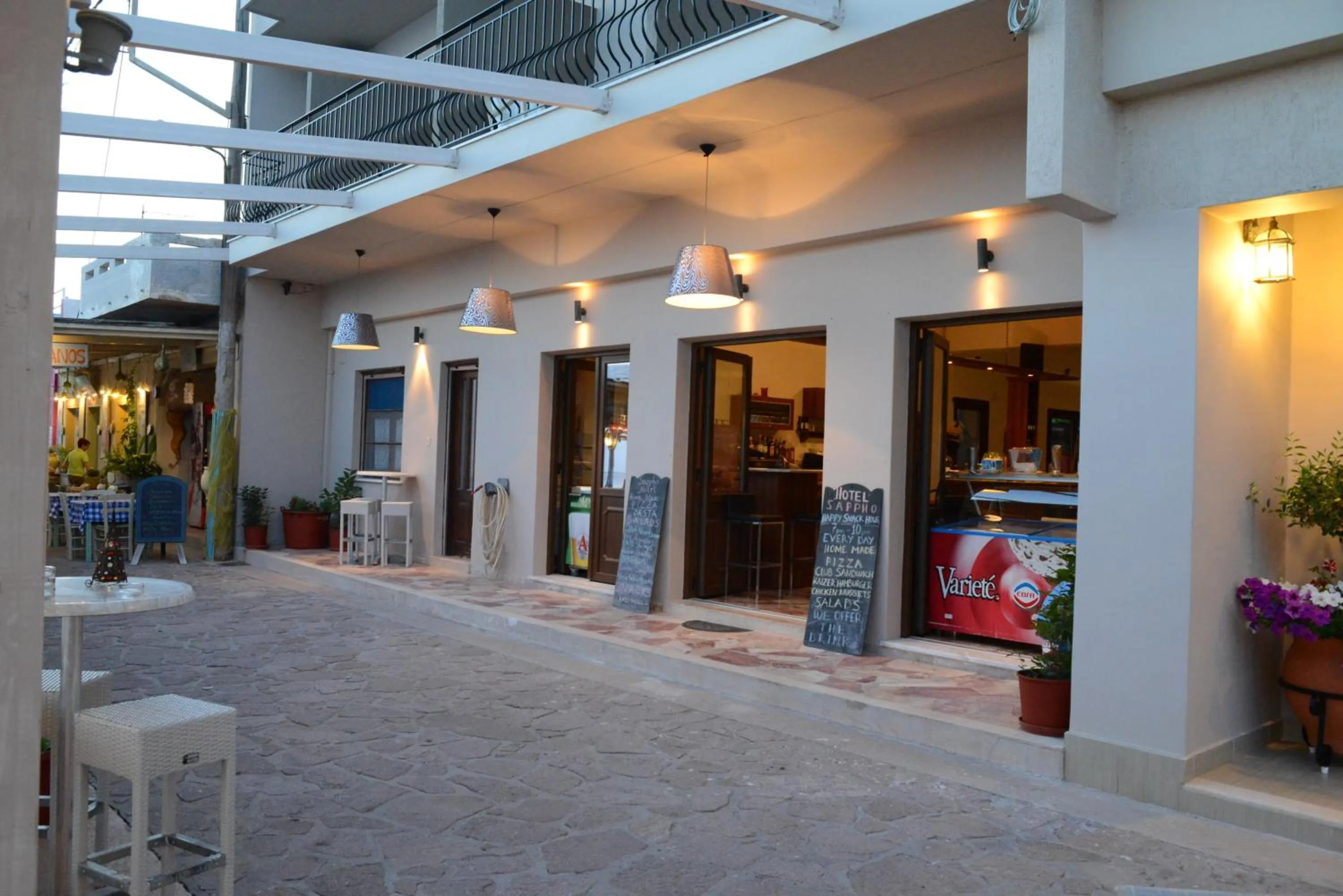 Facade/entrance in Sappho Hotel