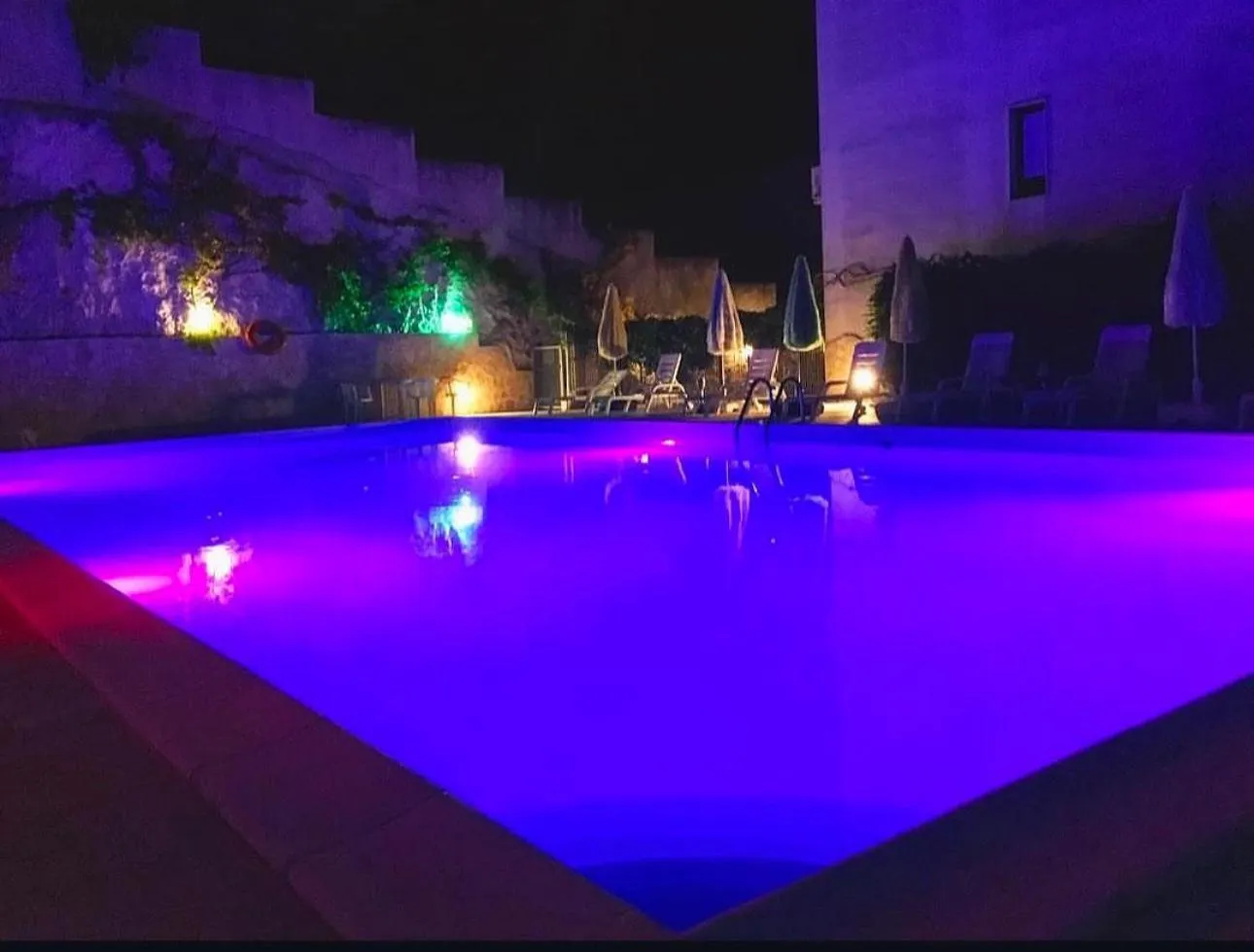 Night in Hotel Timiama