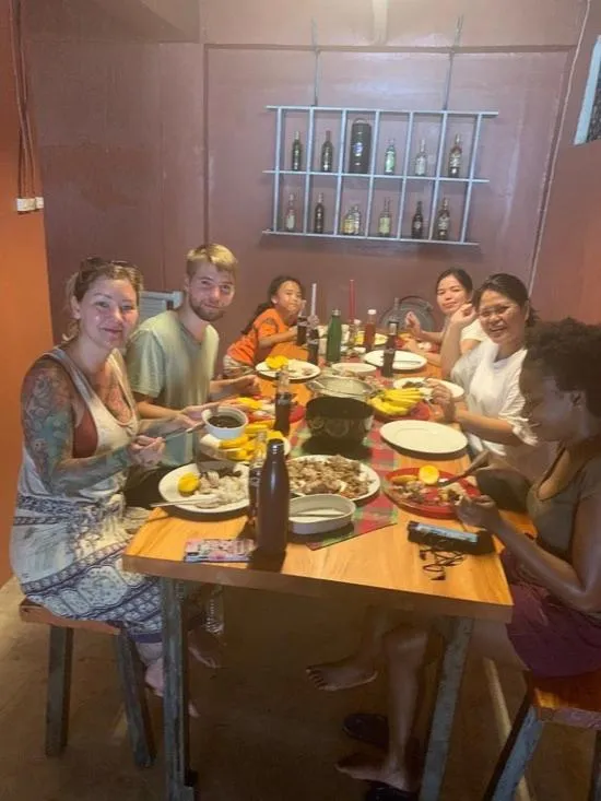 Restaurant/places to eat in Laguno Hostel and Guest House