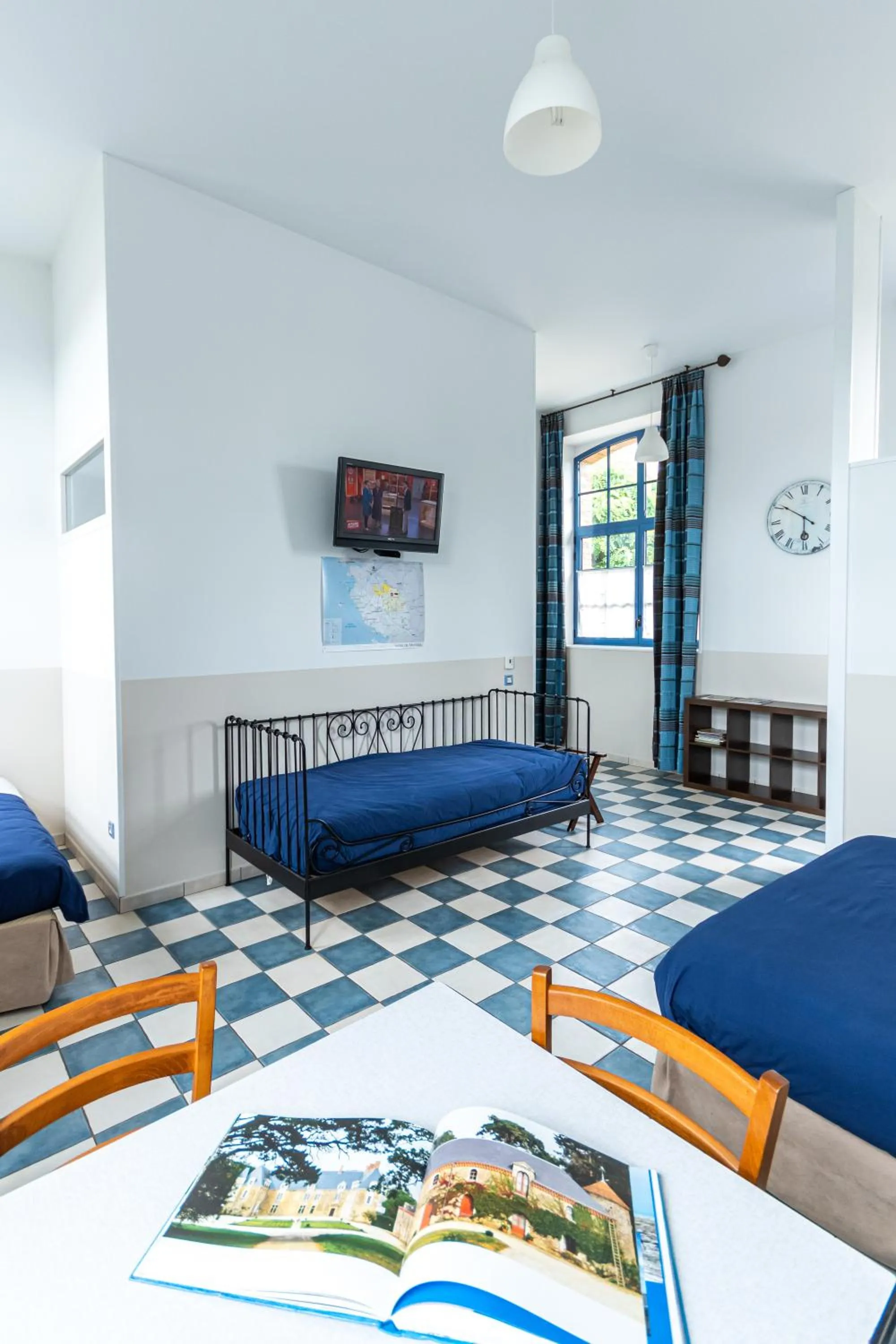 Photo of the whole room, Bed in Le DOMAINE DES ECOLIERS B&B