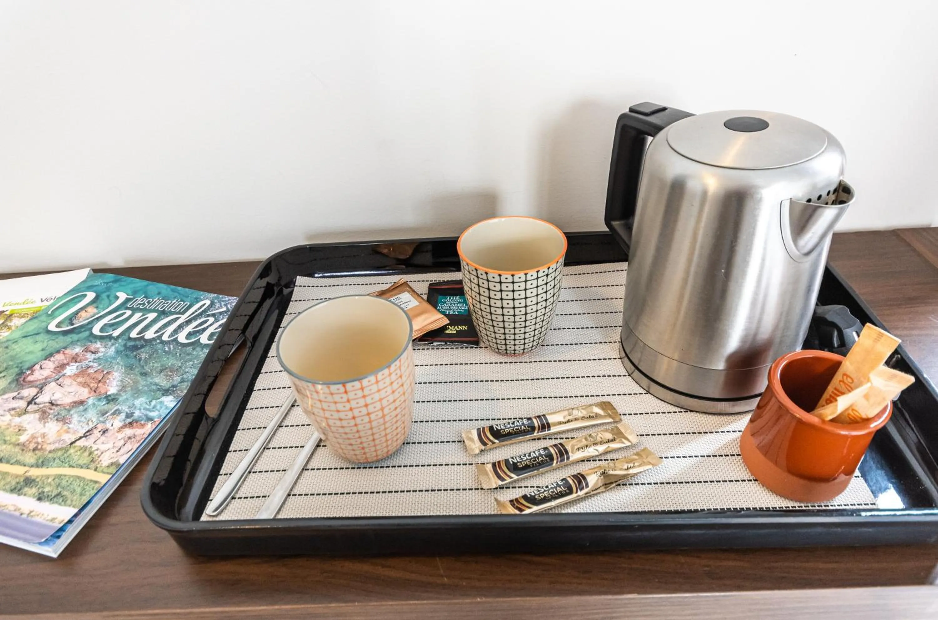 Coffee/tea facilities in Le DOMAINE DES ECOLIERS B&B