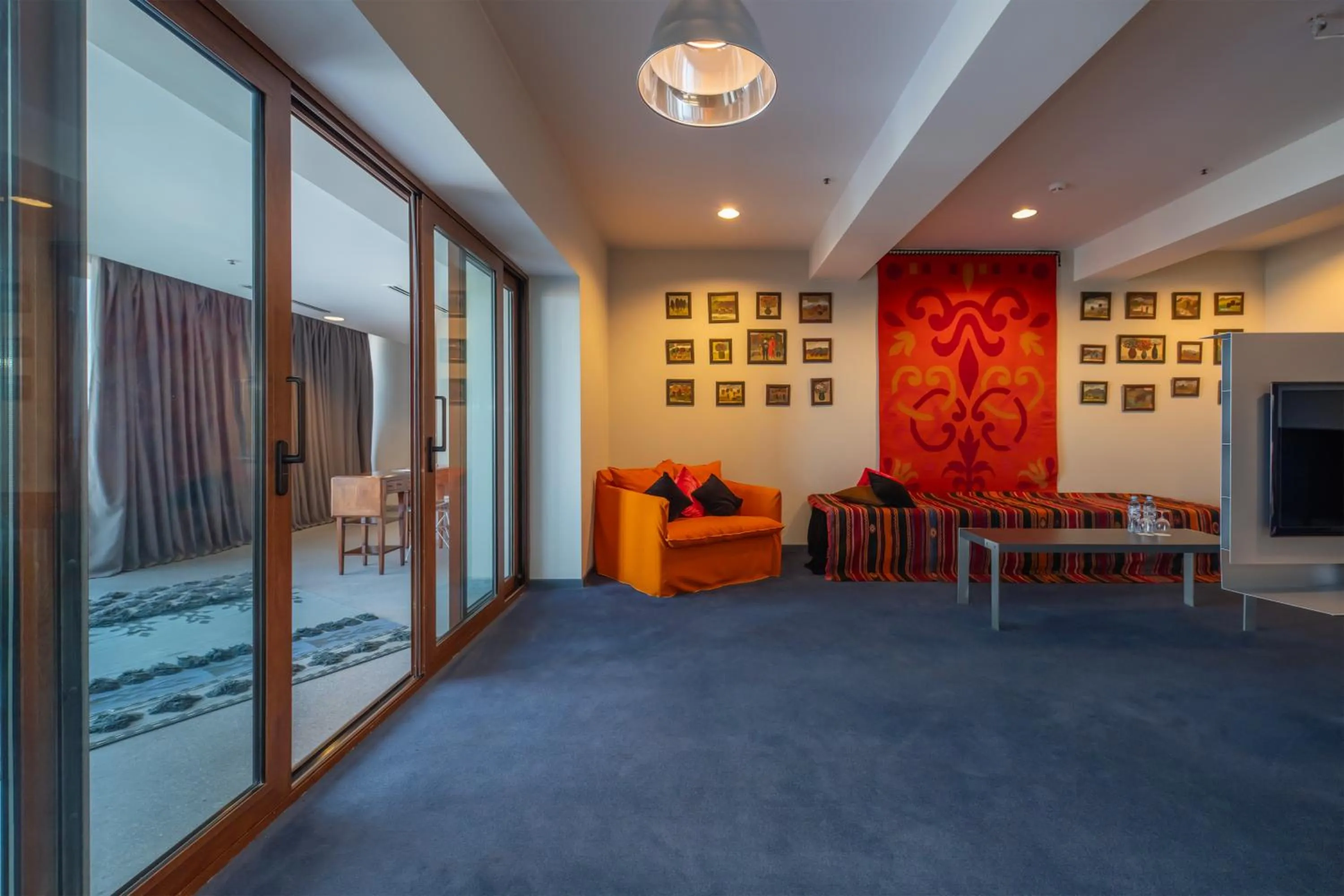 TV and multimedia in Kabadoni Boutique Hotel