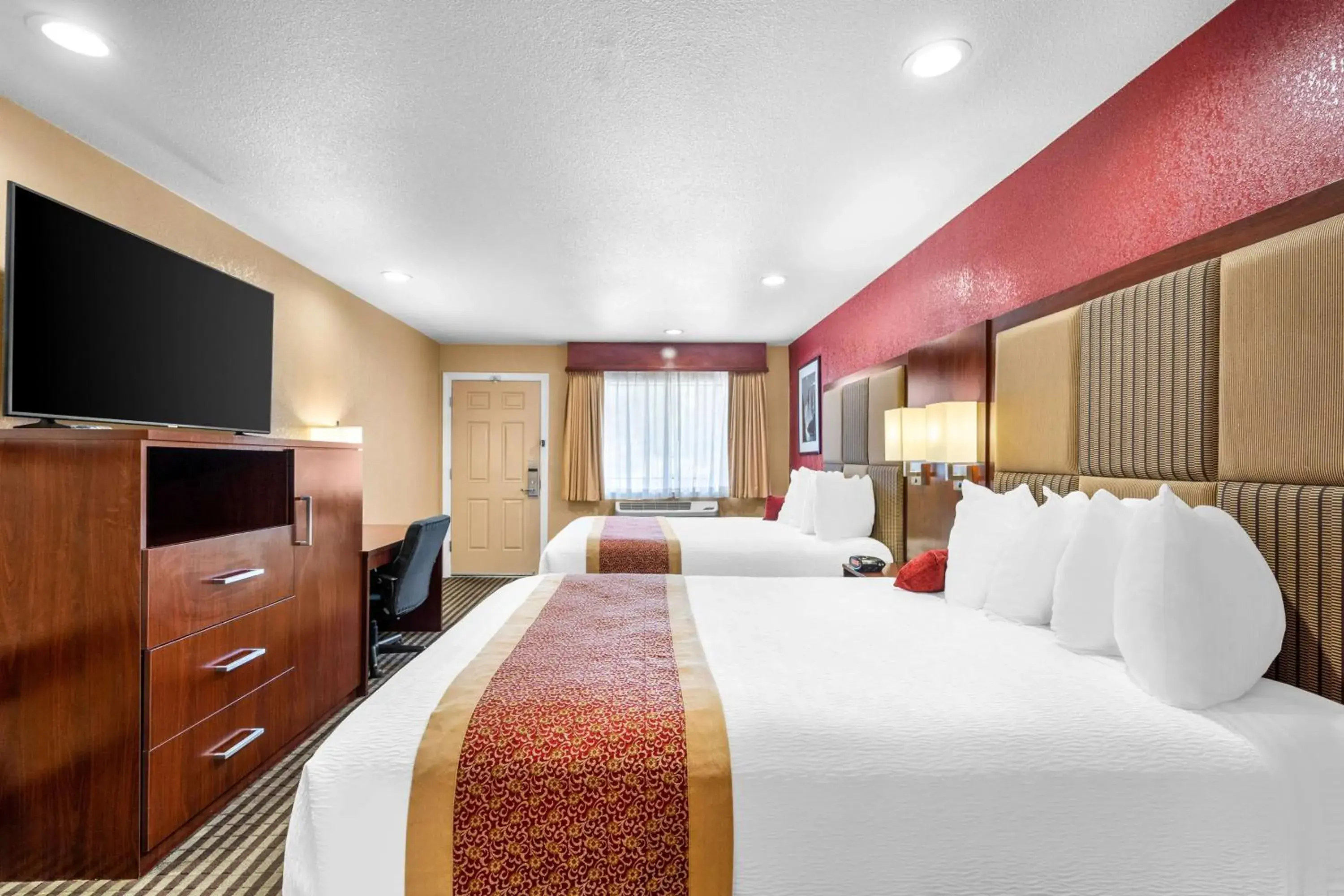 Bedroom, Bed in Best Western Plus Yosemite Way Station Bedroom, Bed in Best Western Plus Yosemite Way Station