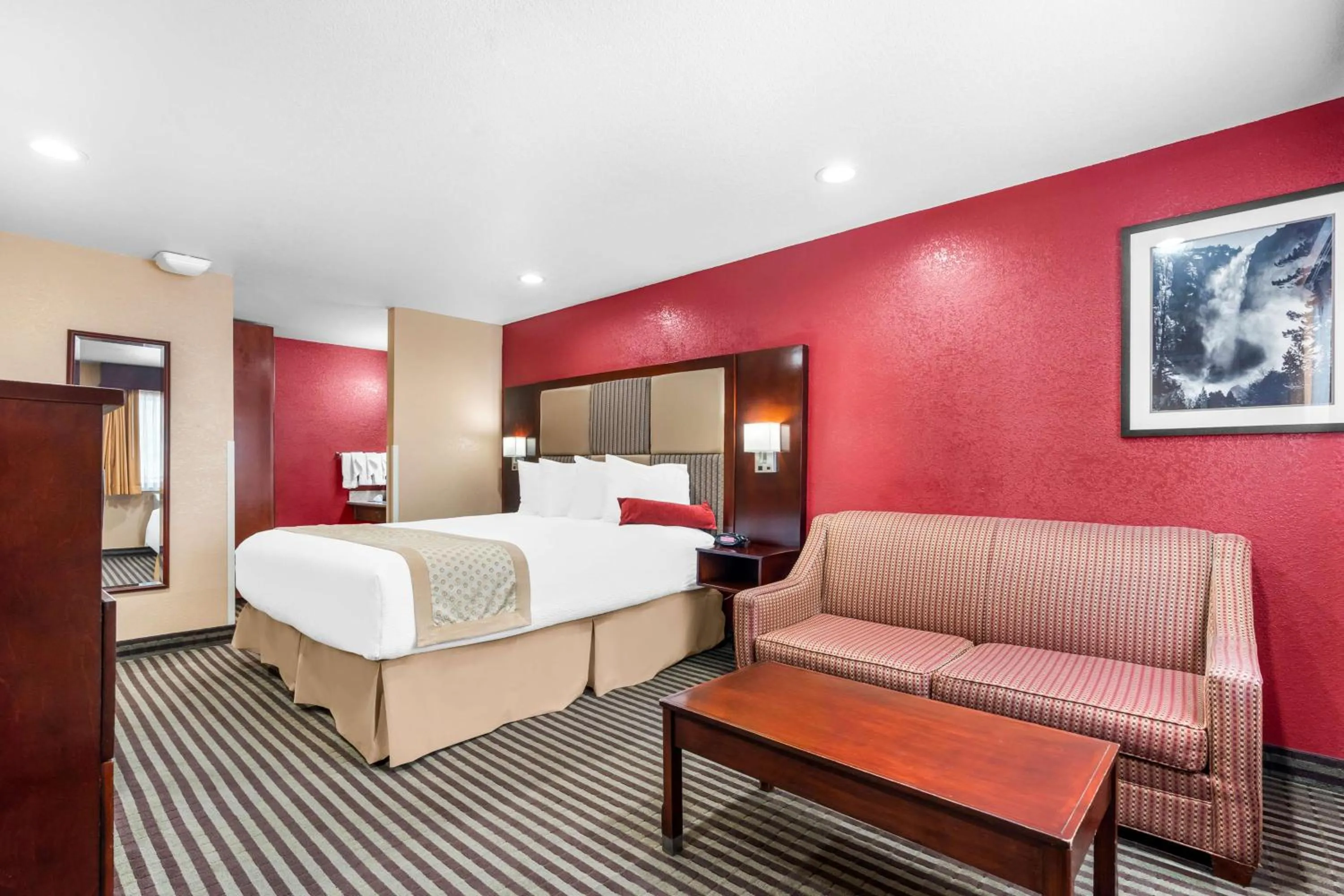 Bedroom, Bed in Best Western Plus Yosemite Way Station