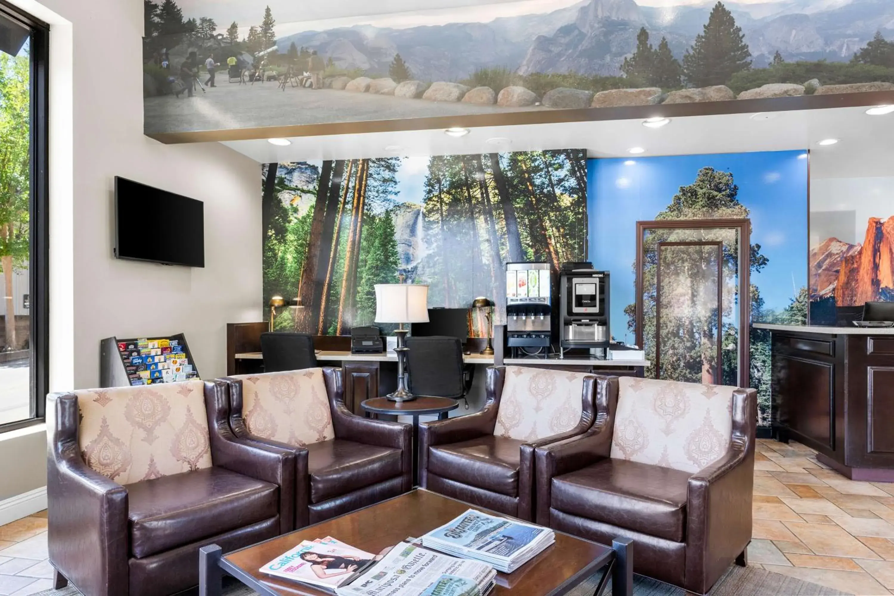Lobby or reception in Best Western Plus Yosemite Way Station Lobby or reception in Best Western Plus Yosemite Way Station
