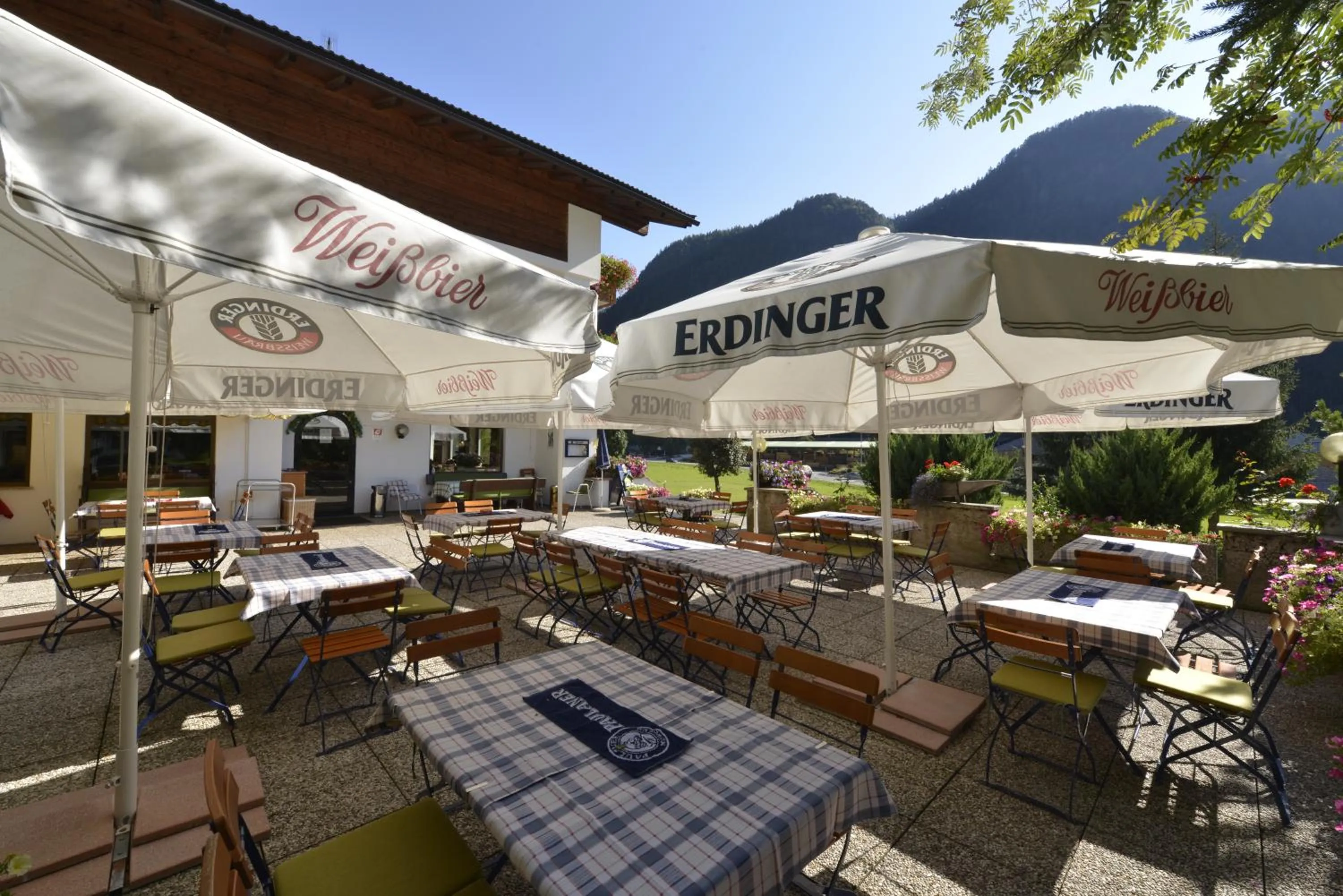 Restaurant/places to eat in Hotel Pontives