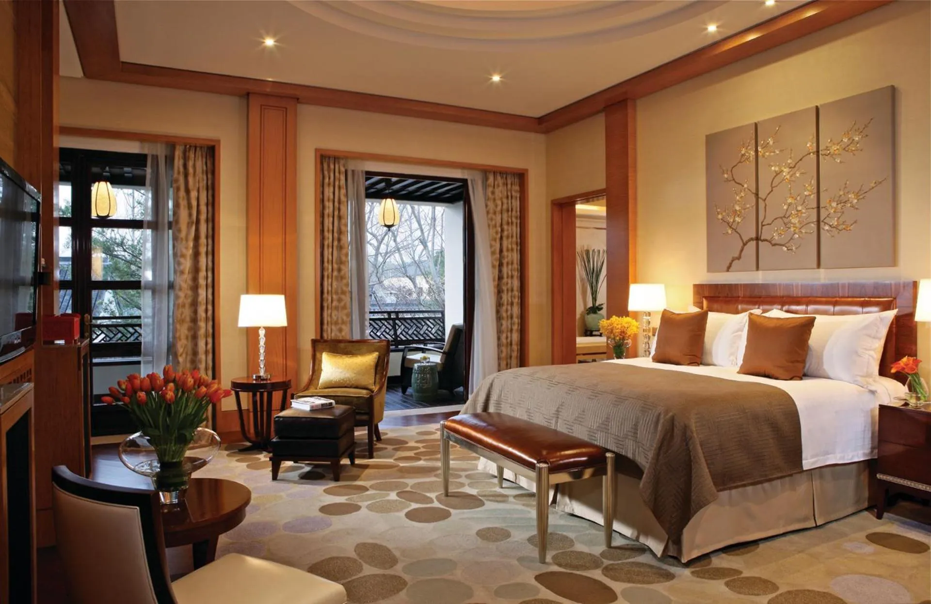 Bedroom, Bed in Four Seasons Hotel Hangzhou at West Lake