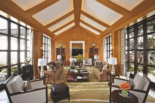 One-Bedroom Villa with Private Pool in Four Seasons Hotel Hangzhou at West Lake One-Bedroom Villa with Private Pool in Four Seasons Hotel Hangzhou at West Lake