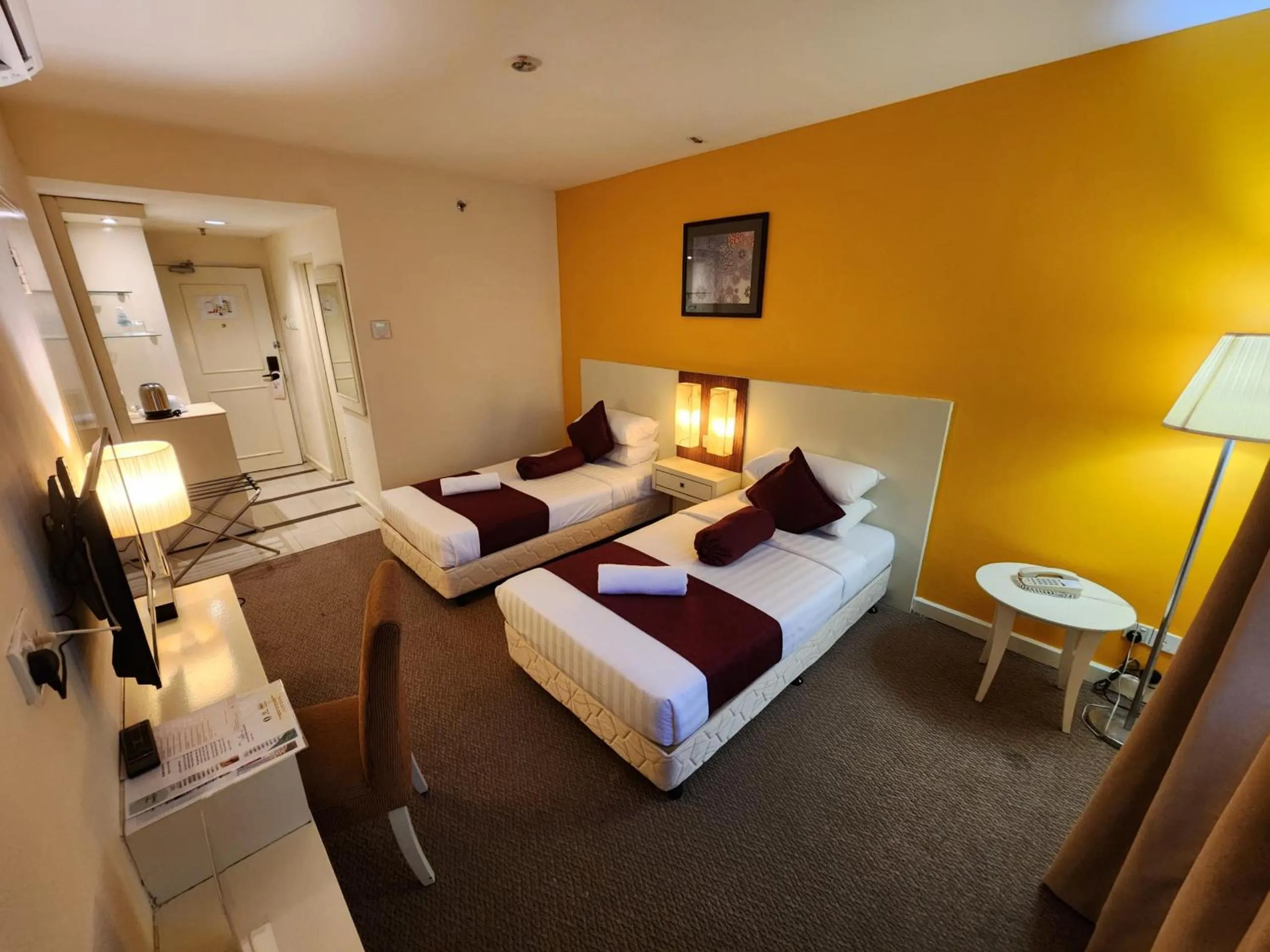 Bedroom, Bed in The Grand Puteri Hotel