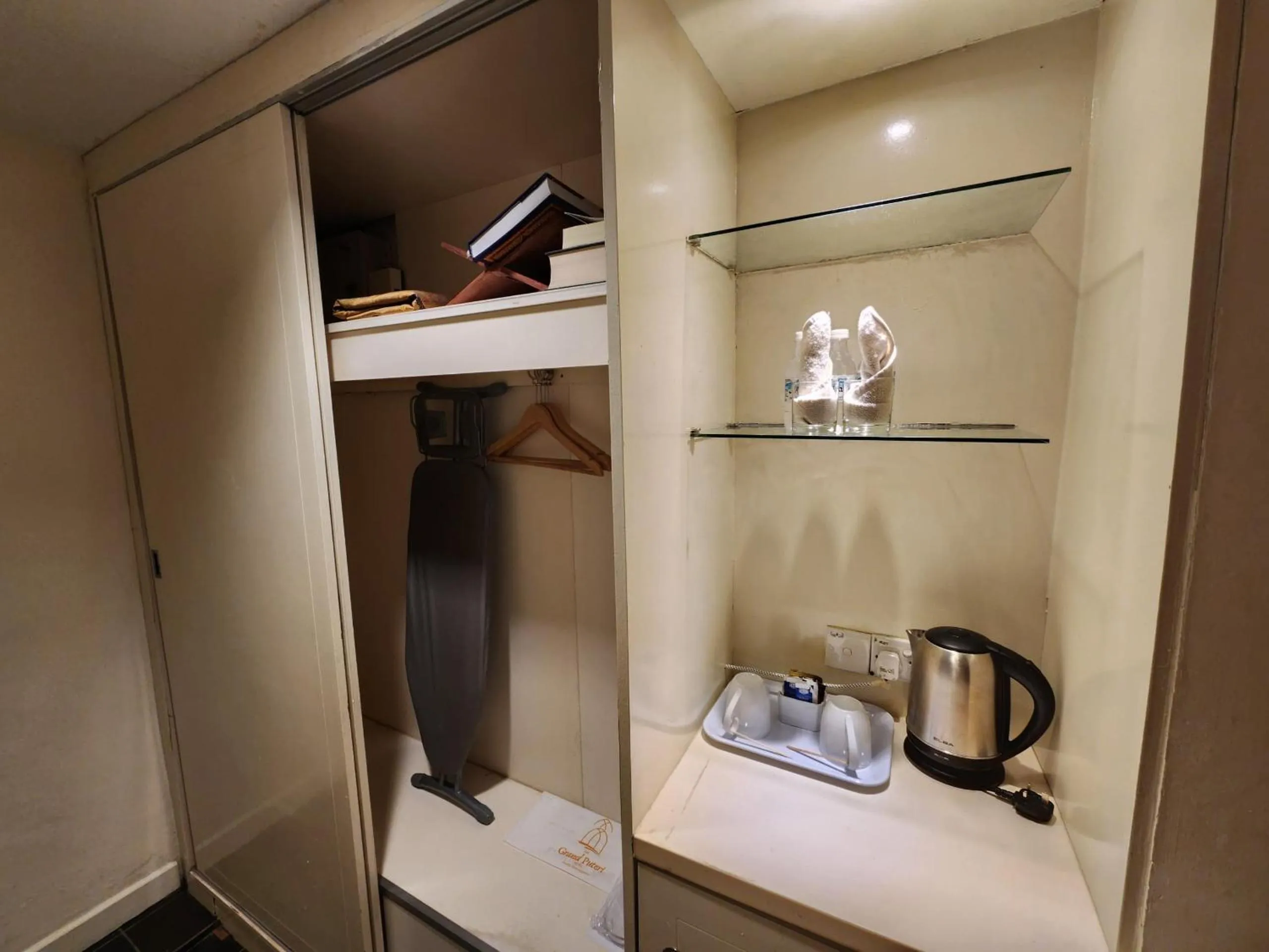 The Grand Puteri Hotel