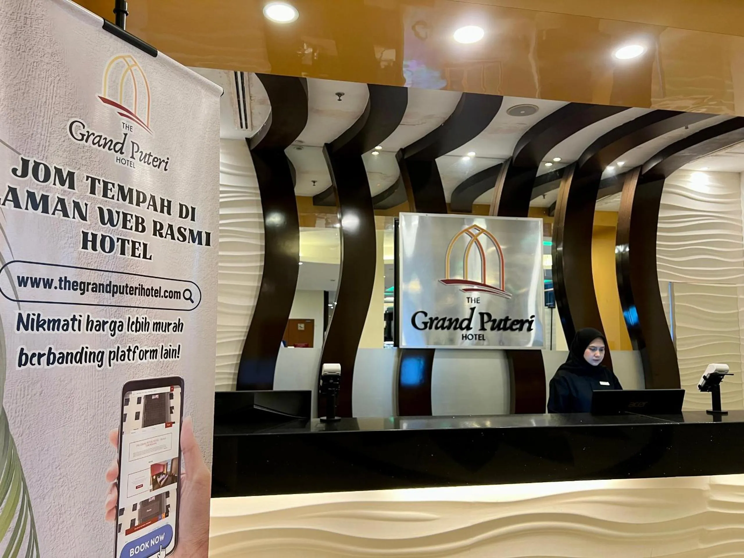 The Grand Puteri Hotel