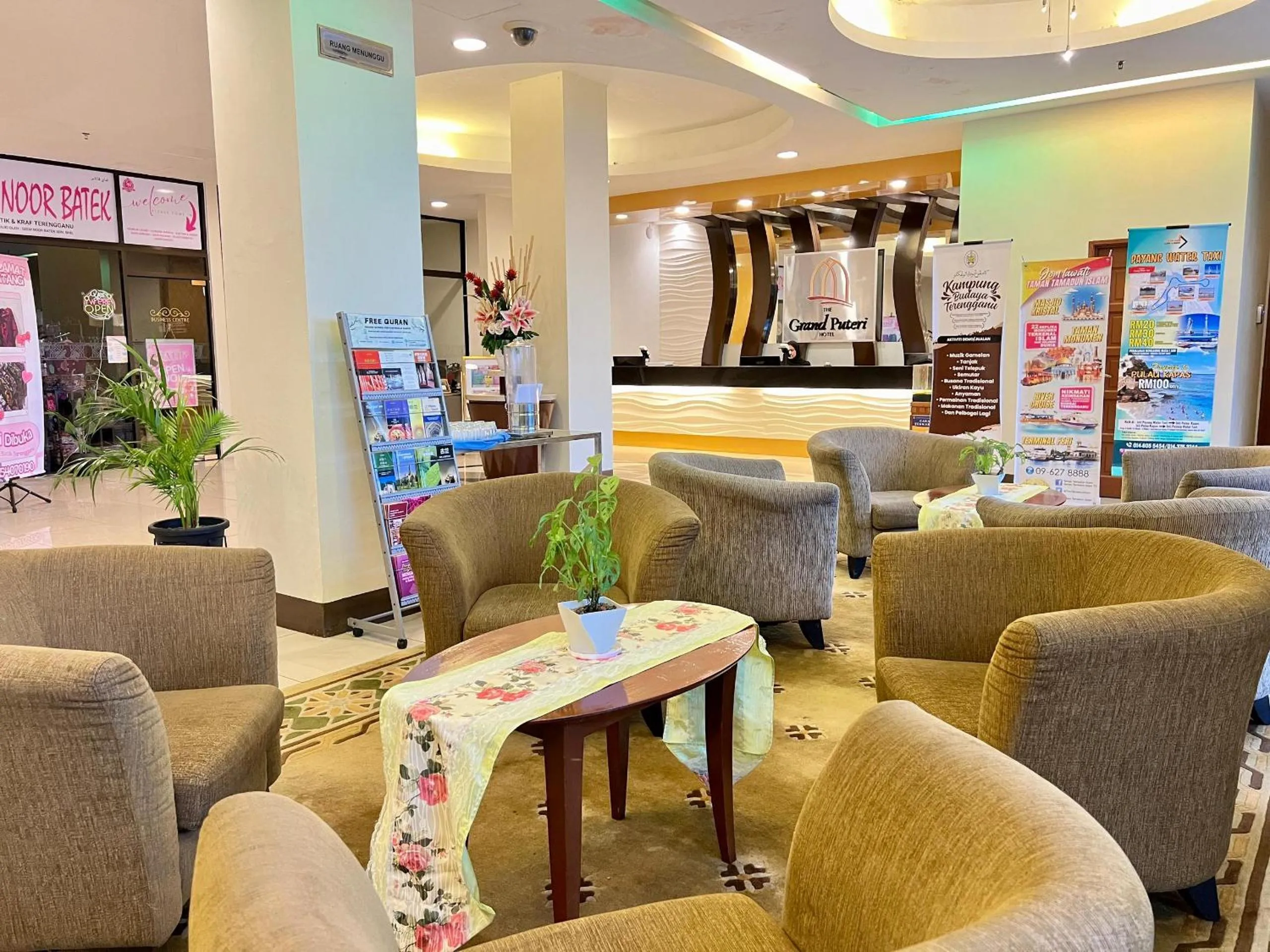 Lobby or reception in The Grand Puteri Hotel