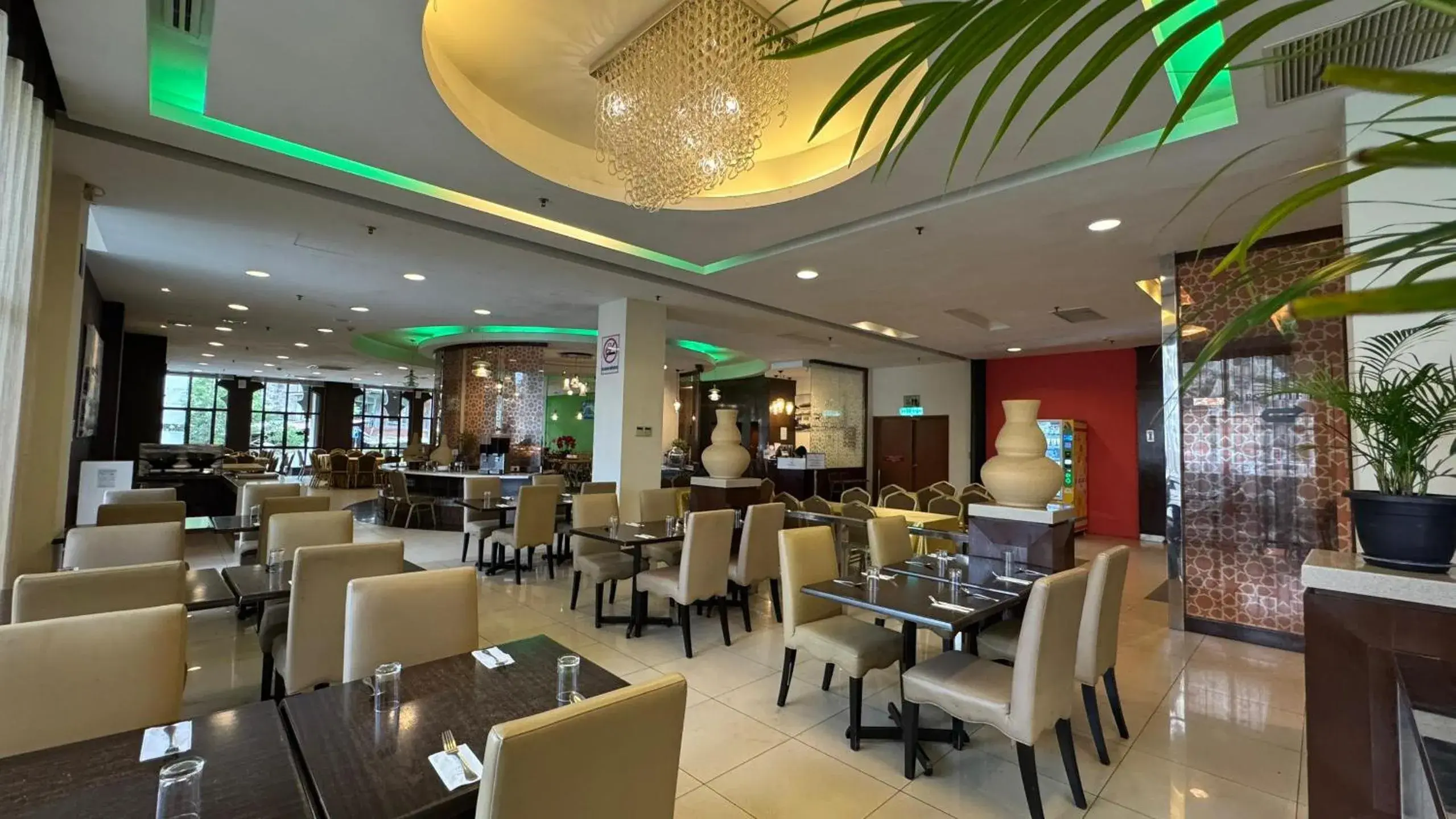 Restaurant/places to eat in The Grand Puteri Hotel Restaurant/places to eat in The Grand Puteri Hotel