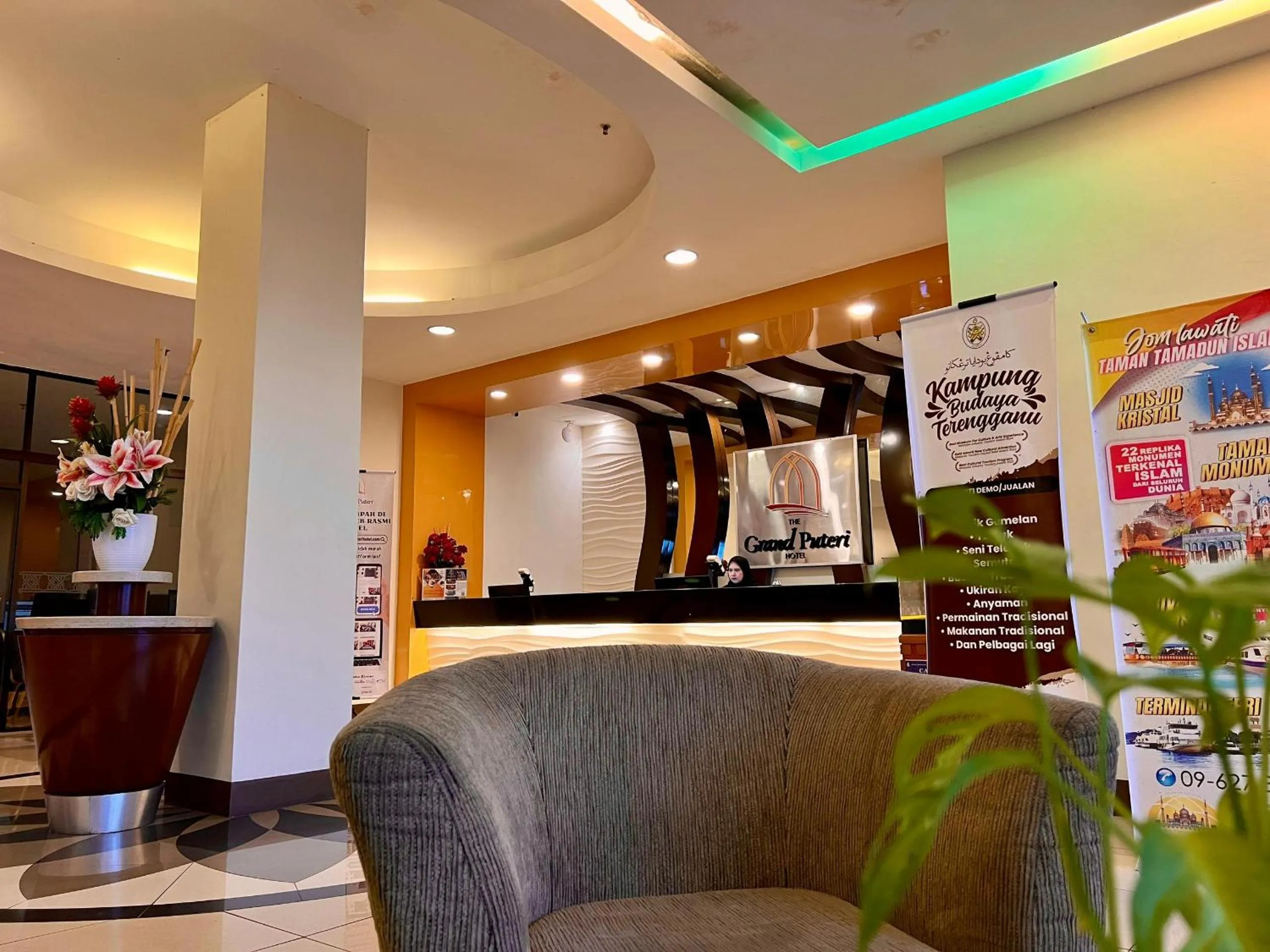 The Grand Puteri Hotel