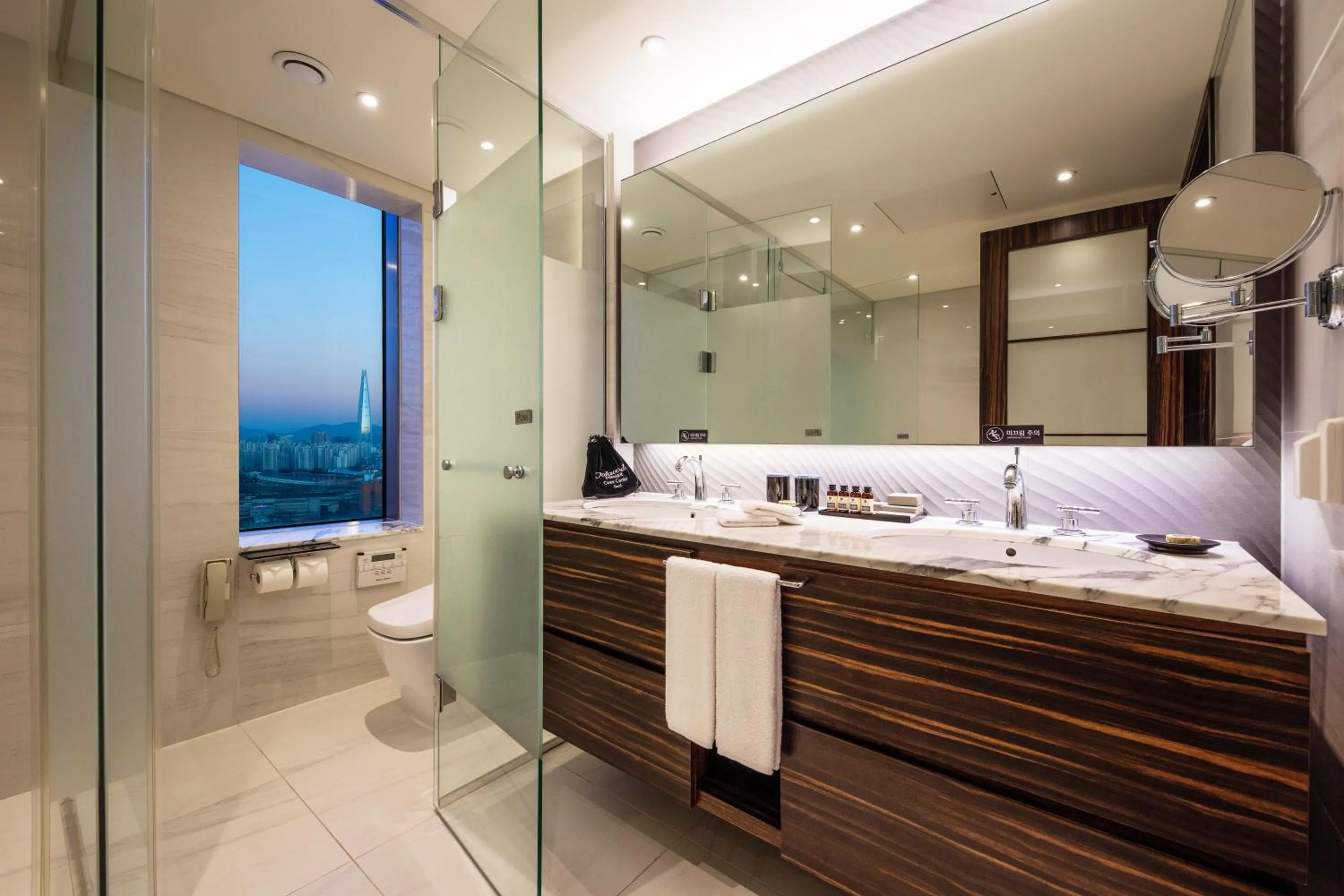 Bathroom in Oakwood Premier Coex Center Seoul