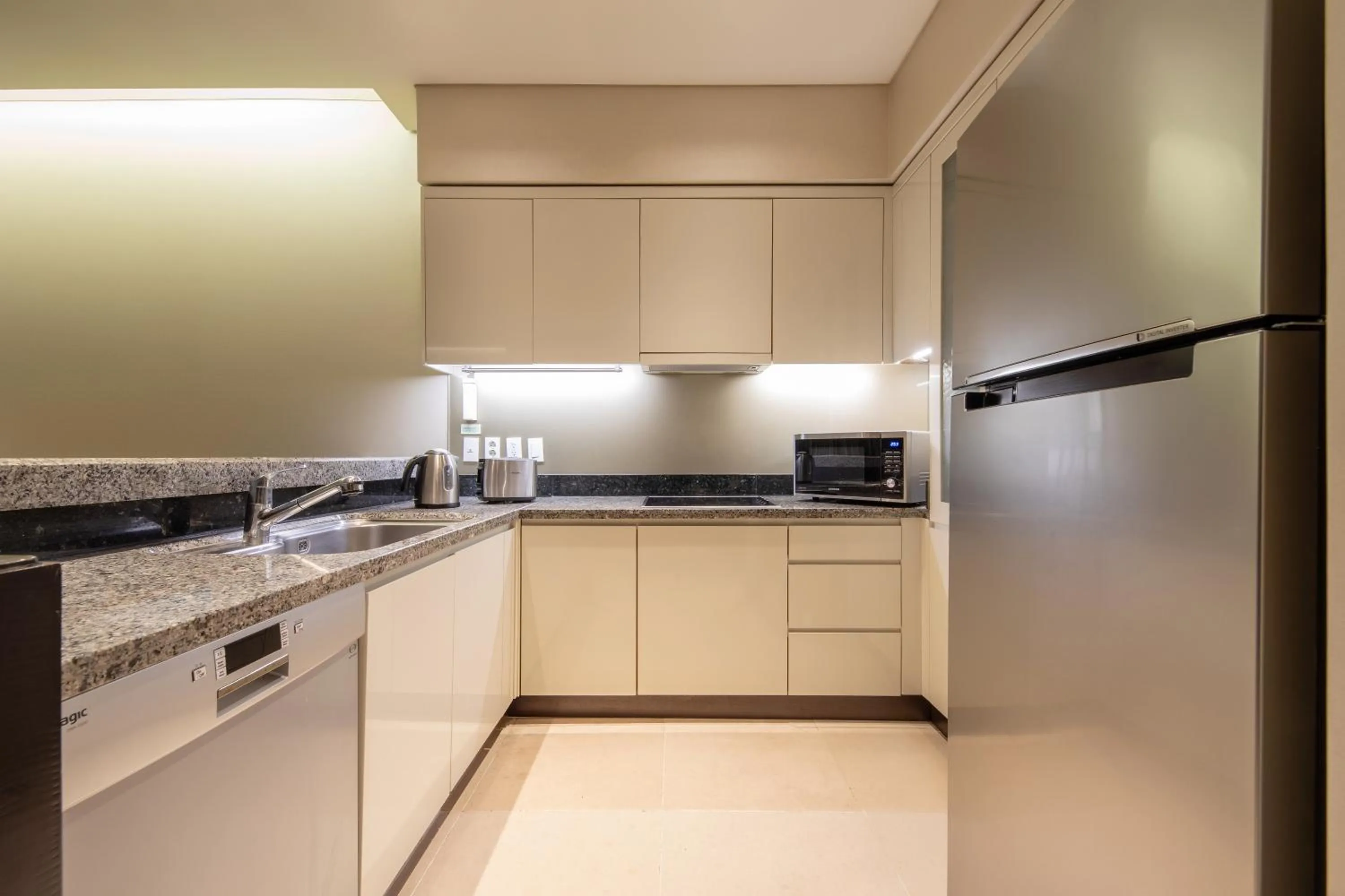 Kitchen or kitchenette in Oakwood Premier Coex Center Seoul