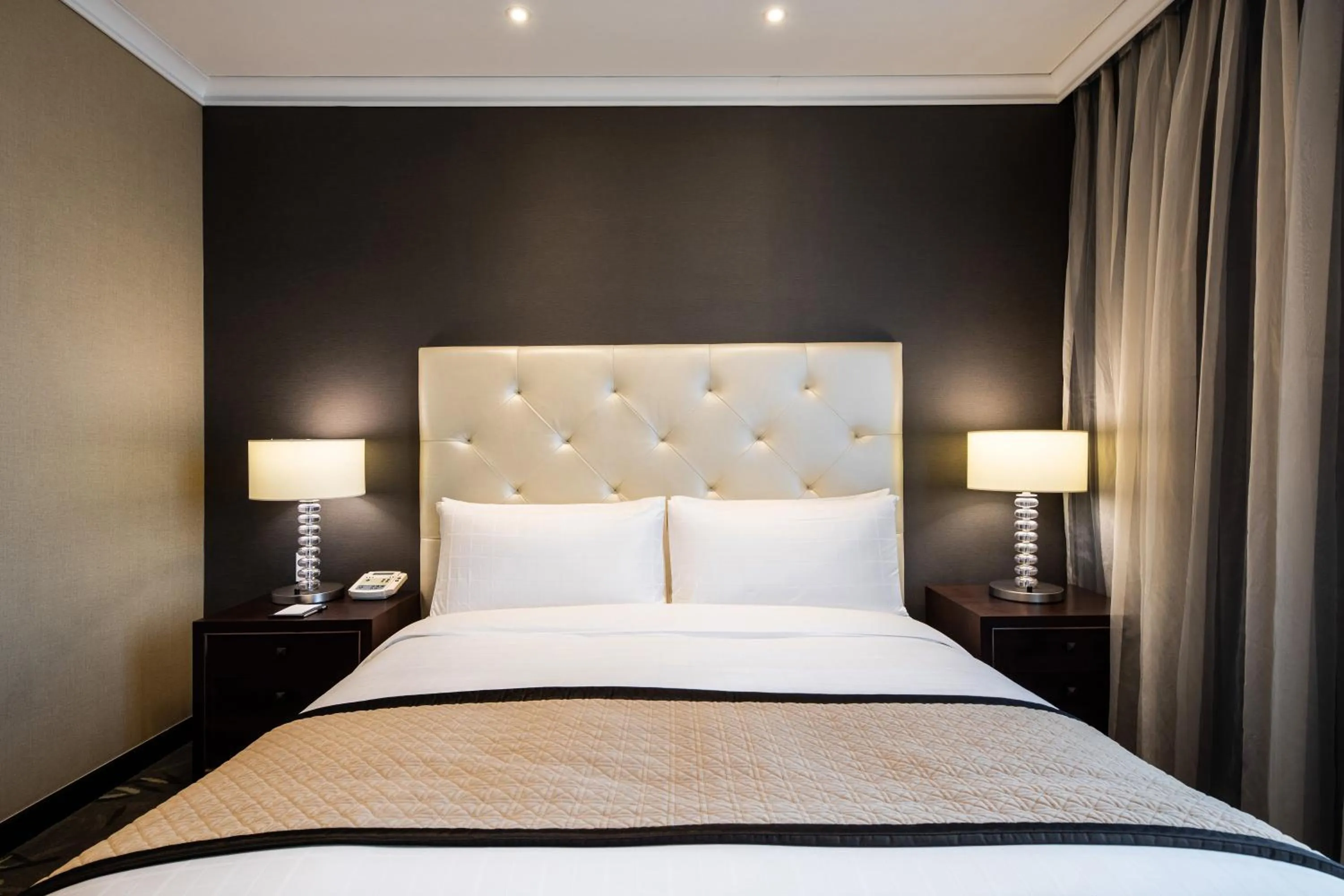 Decorative detail, Bed in Oakwood Premier Coex Center Seoul