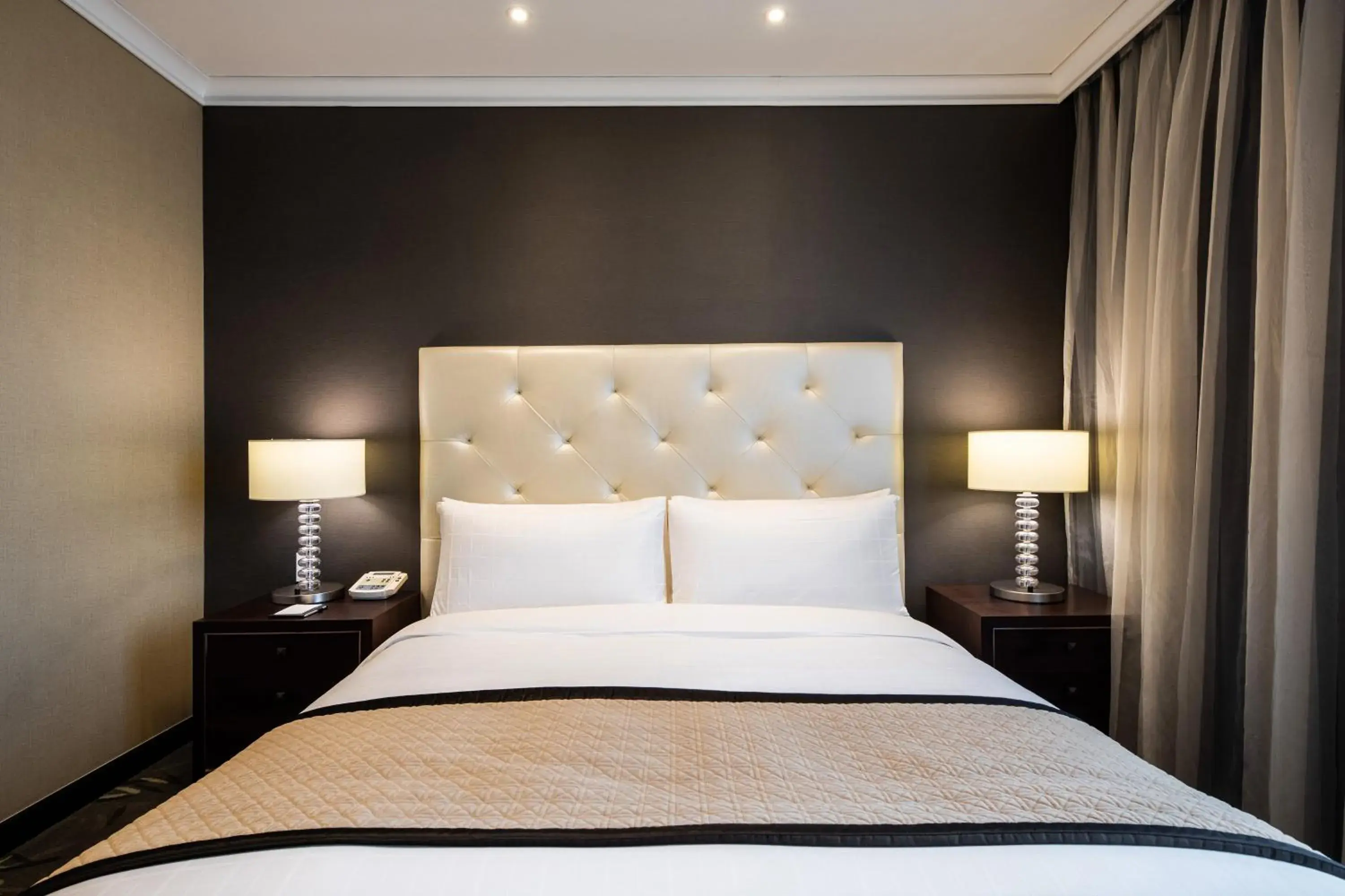 Decorative detail, Bed in Oakwood Premier Coex Center Seoul Decorative detail, Bed in Oakwood Premier Coex Center Seoul