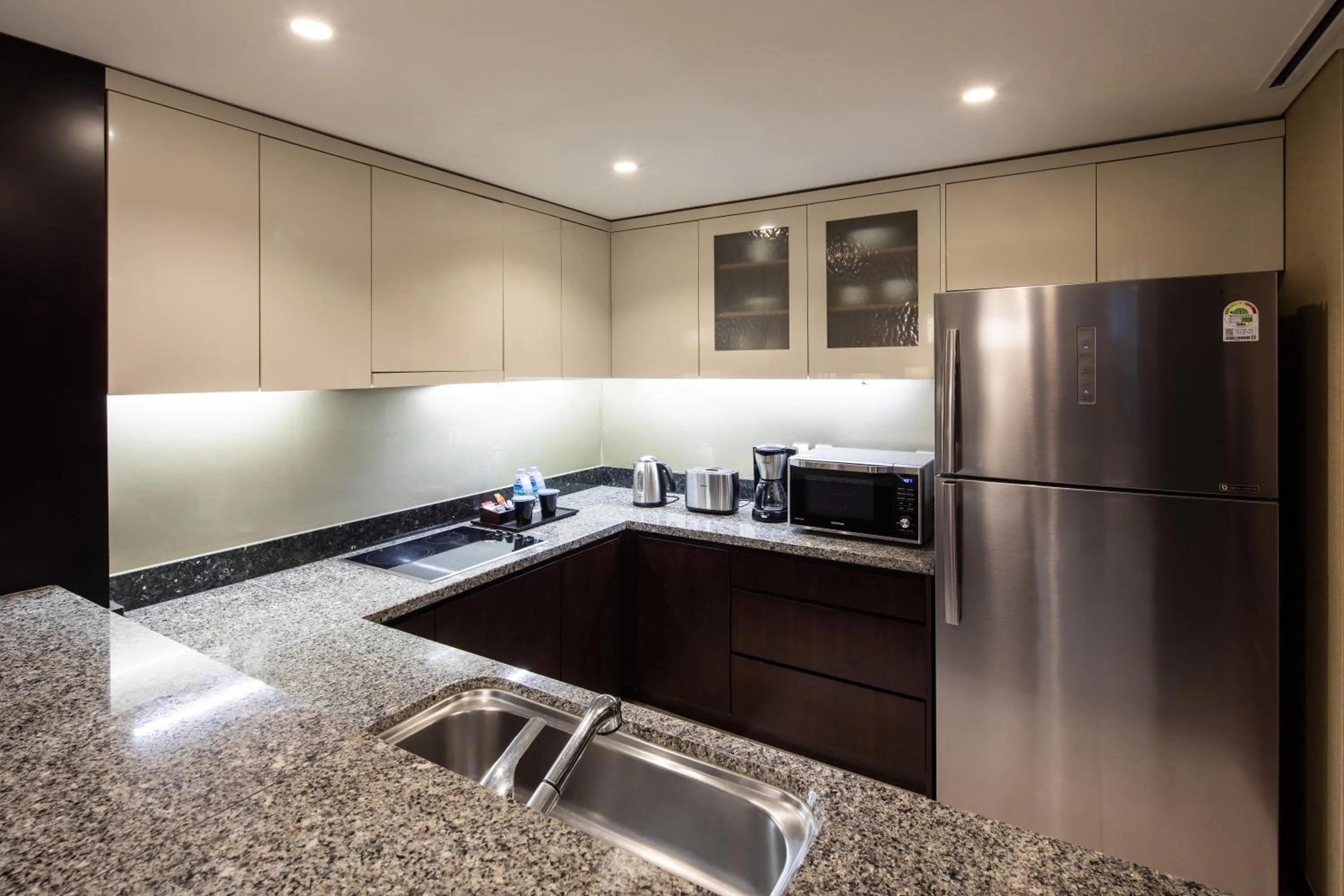 Kitchen or kitchenette in Oakwood Premier Coex Center Seoul