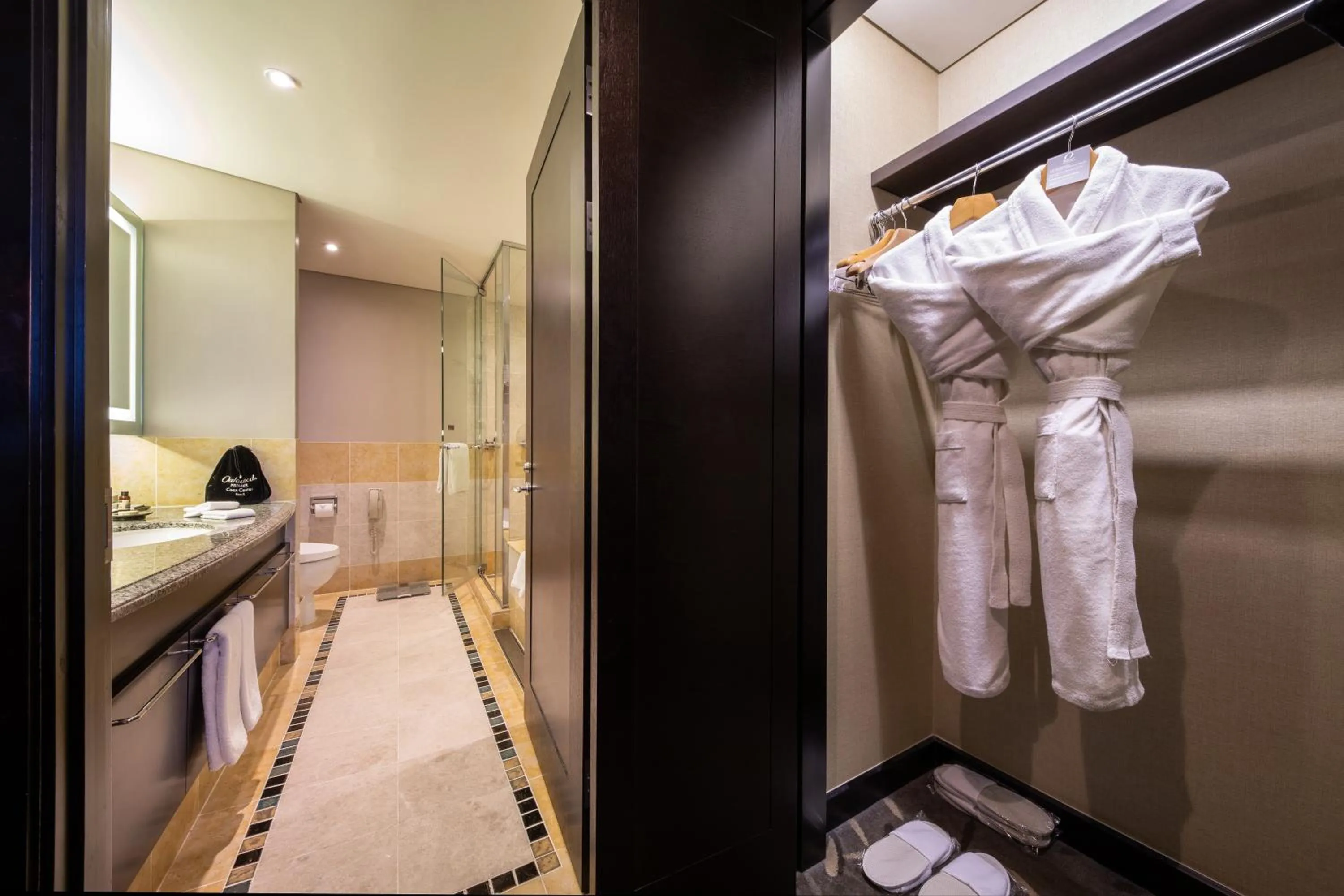 Decorative detail, Bed in Oakwood Premier Coex Center Seoul