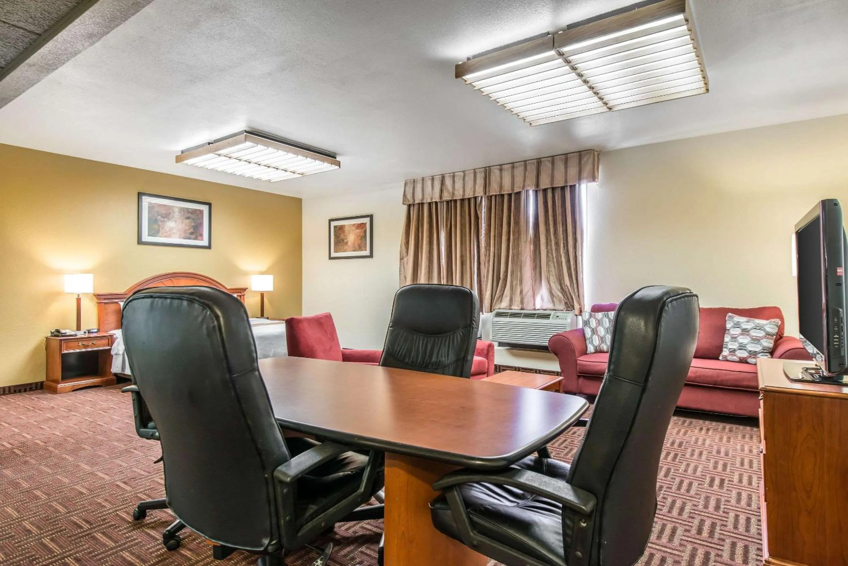 Photo of the whole room in Quality Inn Colorado Springs South