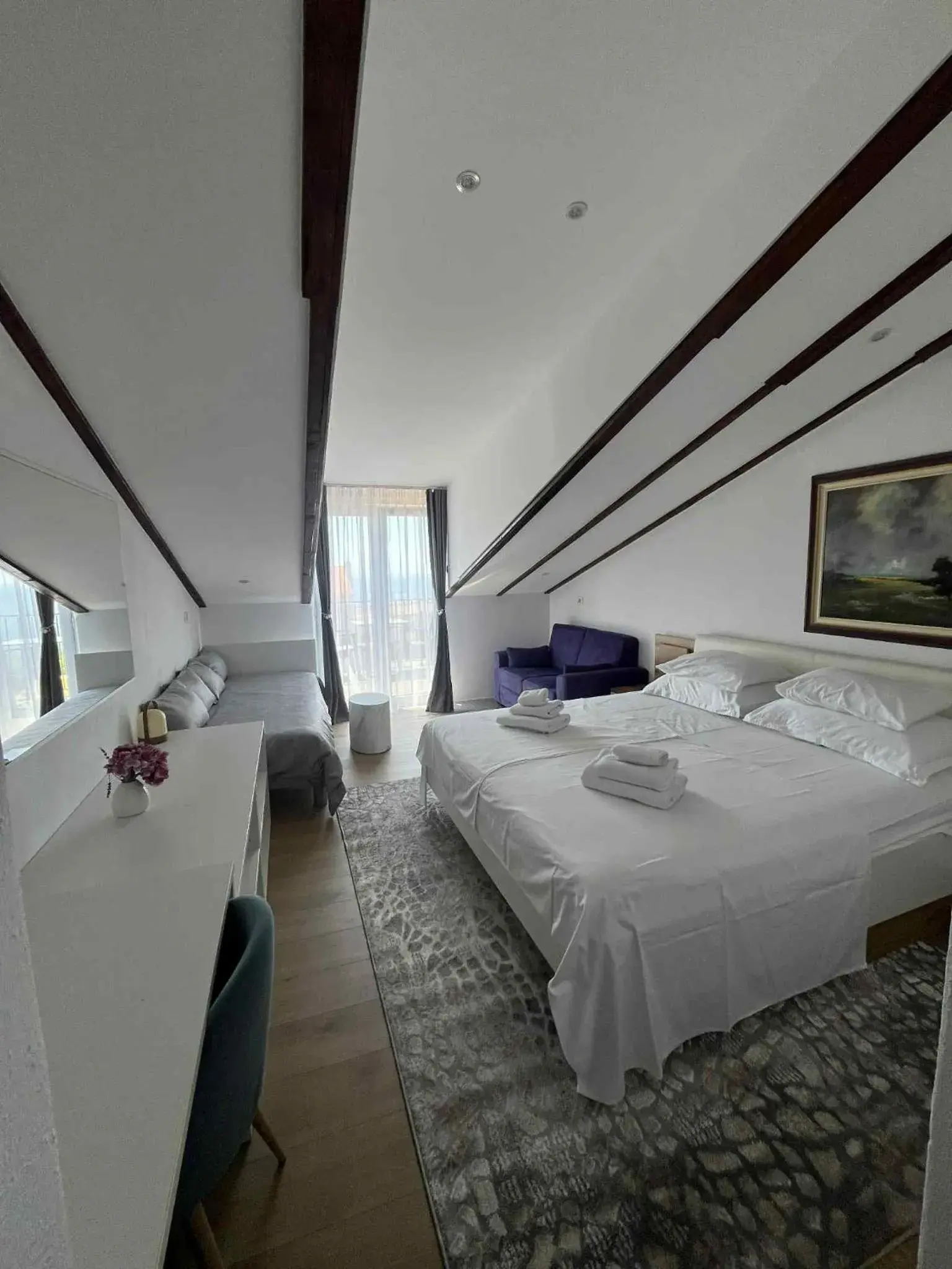 Large Double Room in Dela Large Double Room in Dela