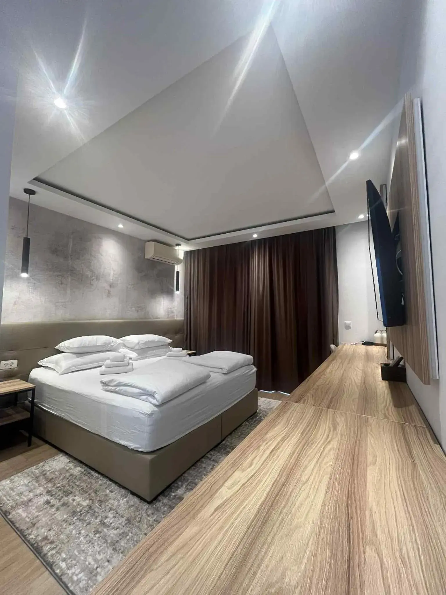 Double Room with Pool View in Dela Double Room with Pool View in Dela