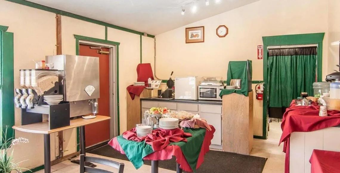Continental breakfast in Ashland Valley Inn