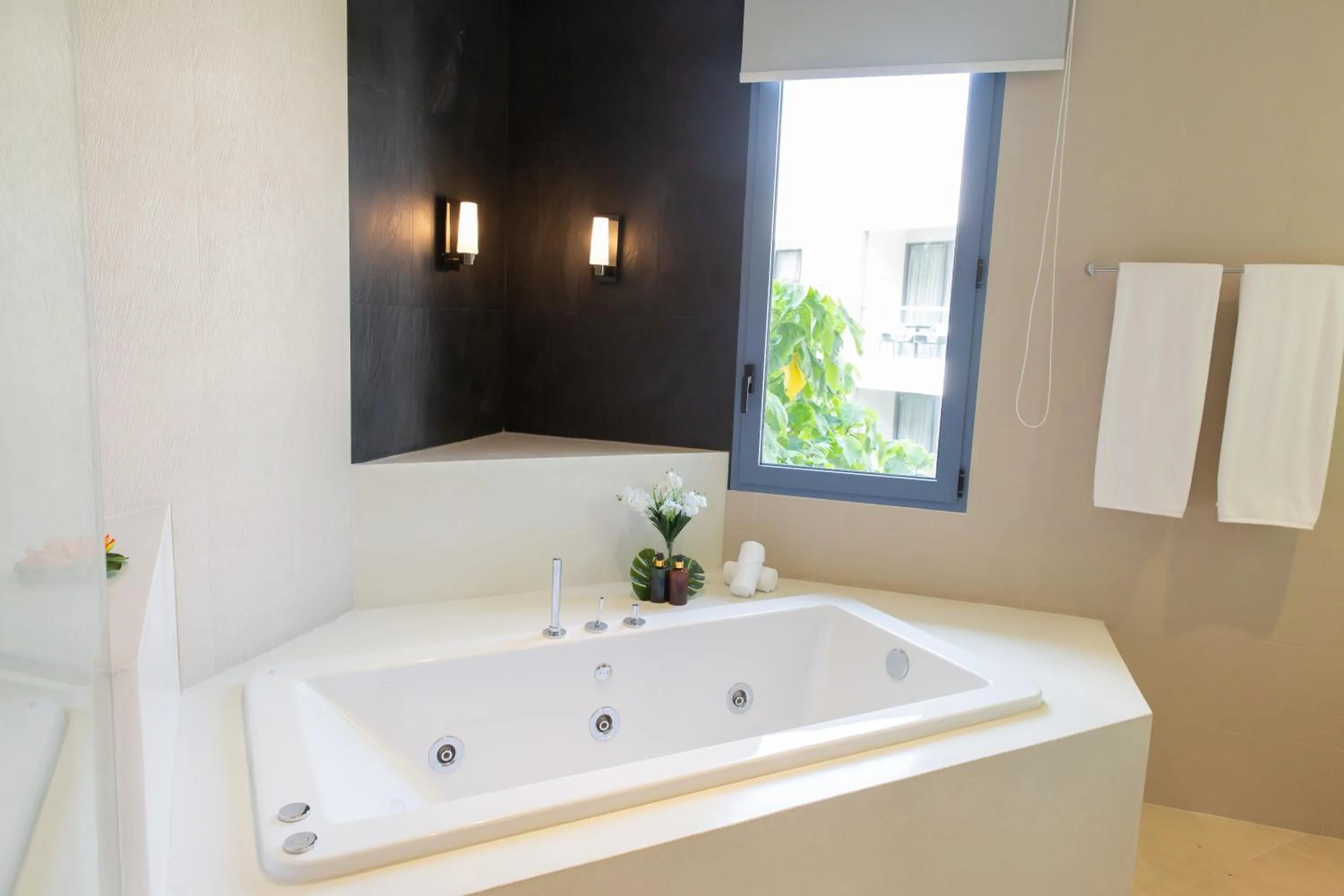 Hot Tub in Teetara Villa Patong