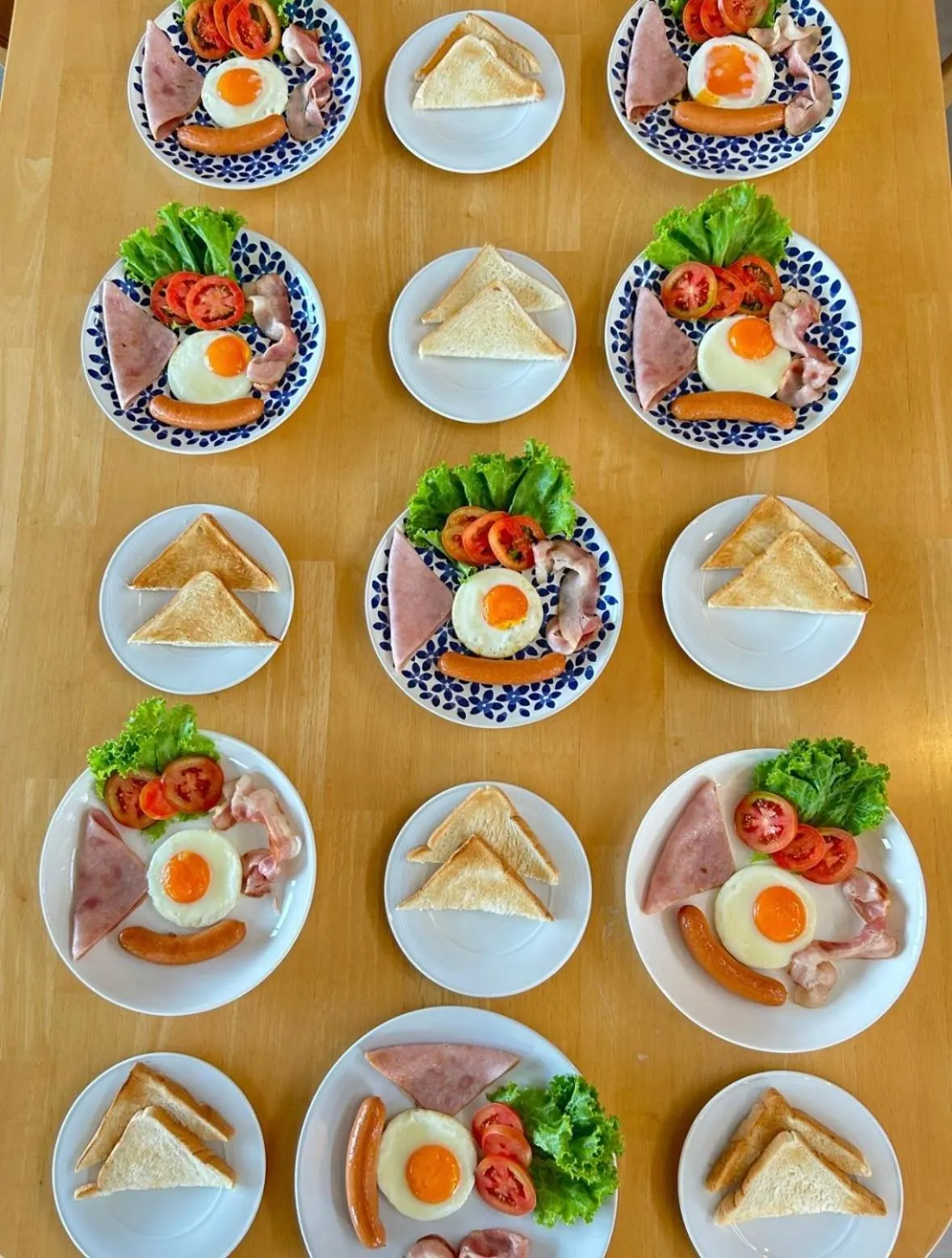 Restaurant/places to eat in Teetara Villa Patong