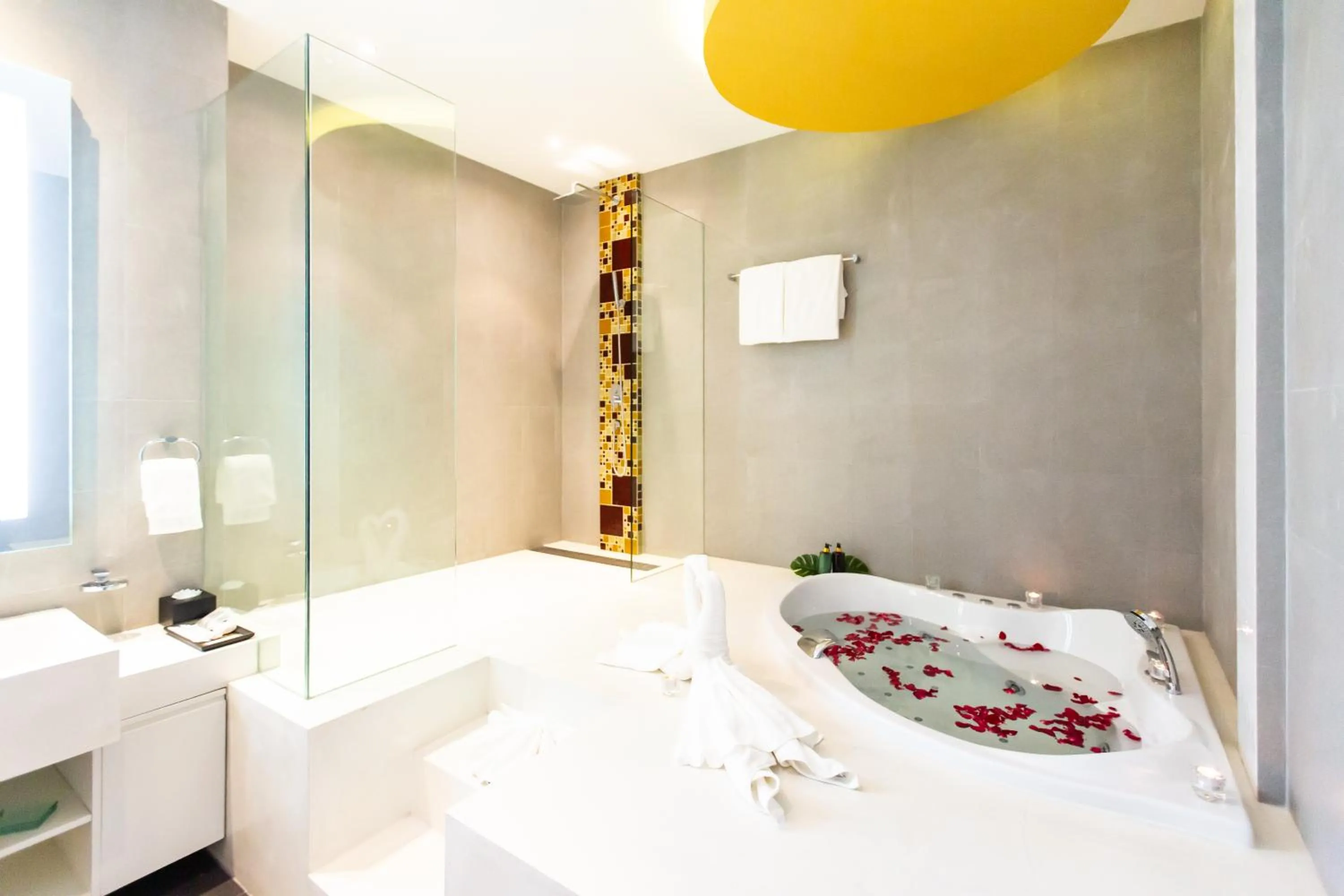 Shower, Bed in Teetara Villa Patong