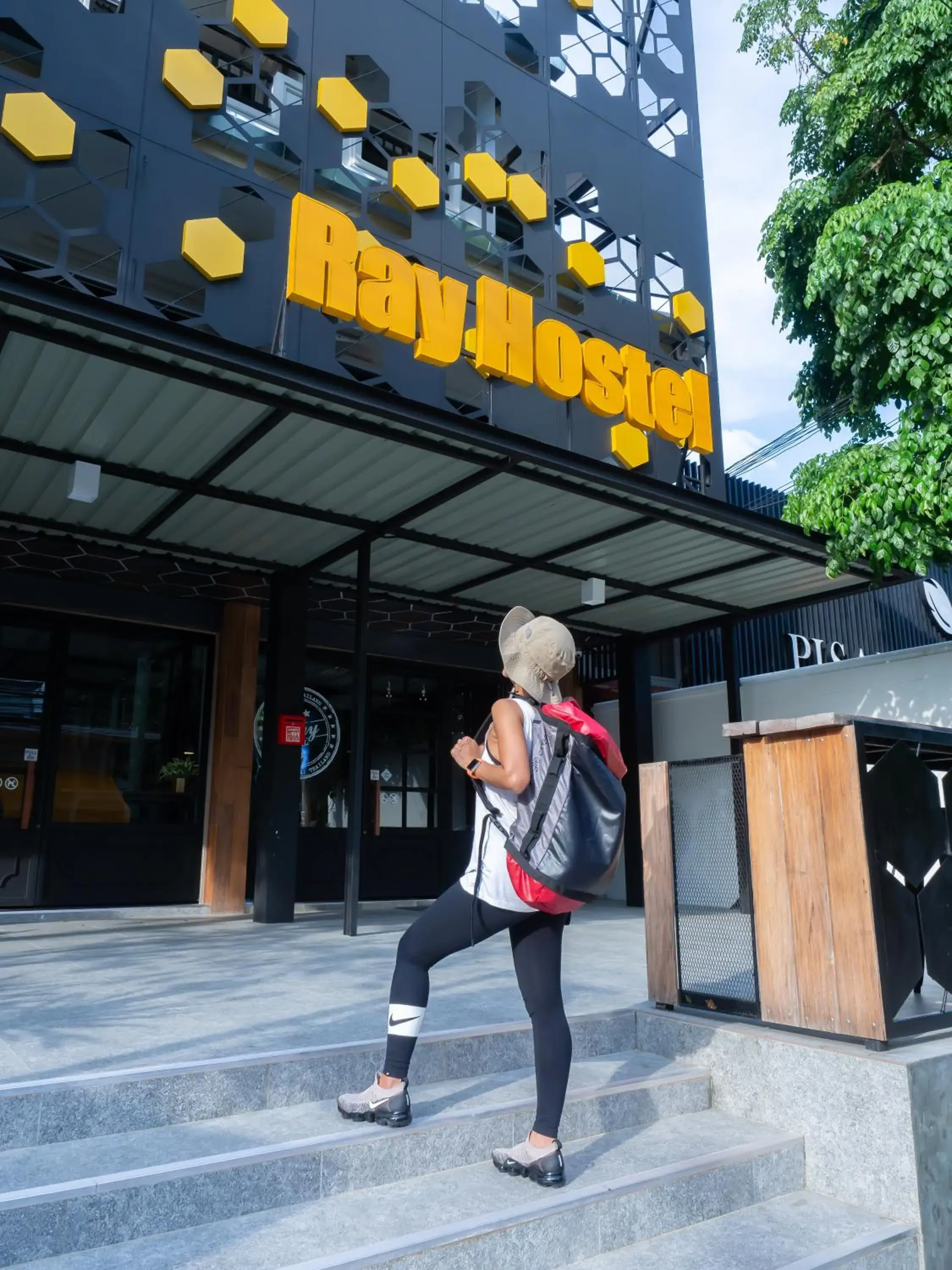 Facade/entrance in Ray Hostel Facade/entrance in Ray Hostel