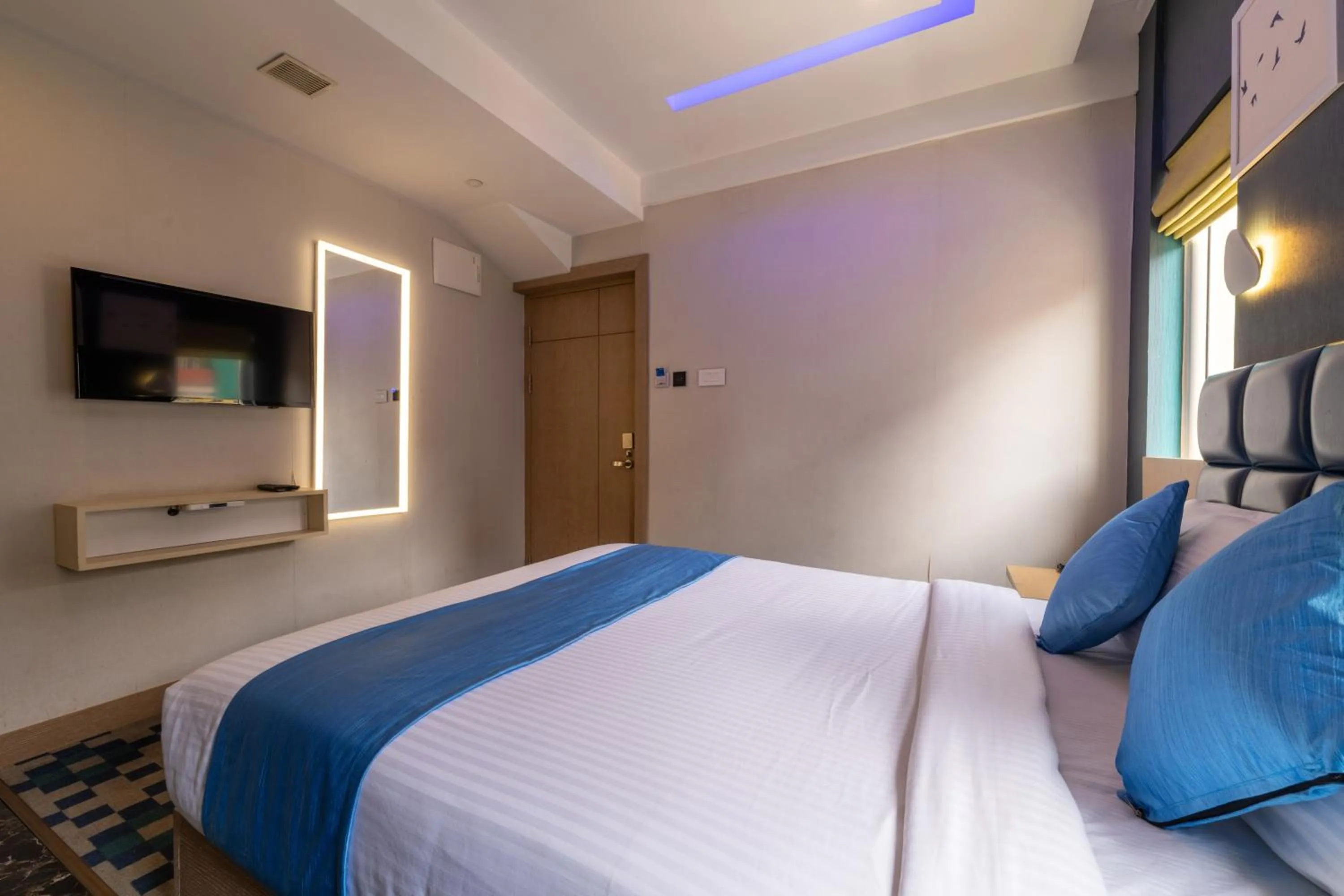 Photo of the whole room, Bed in Mintotel Wayanad