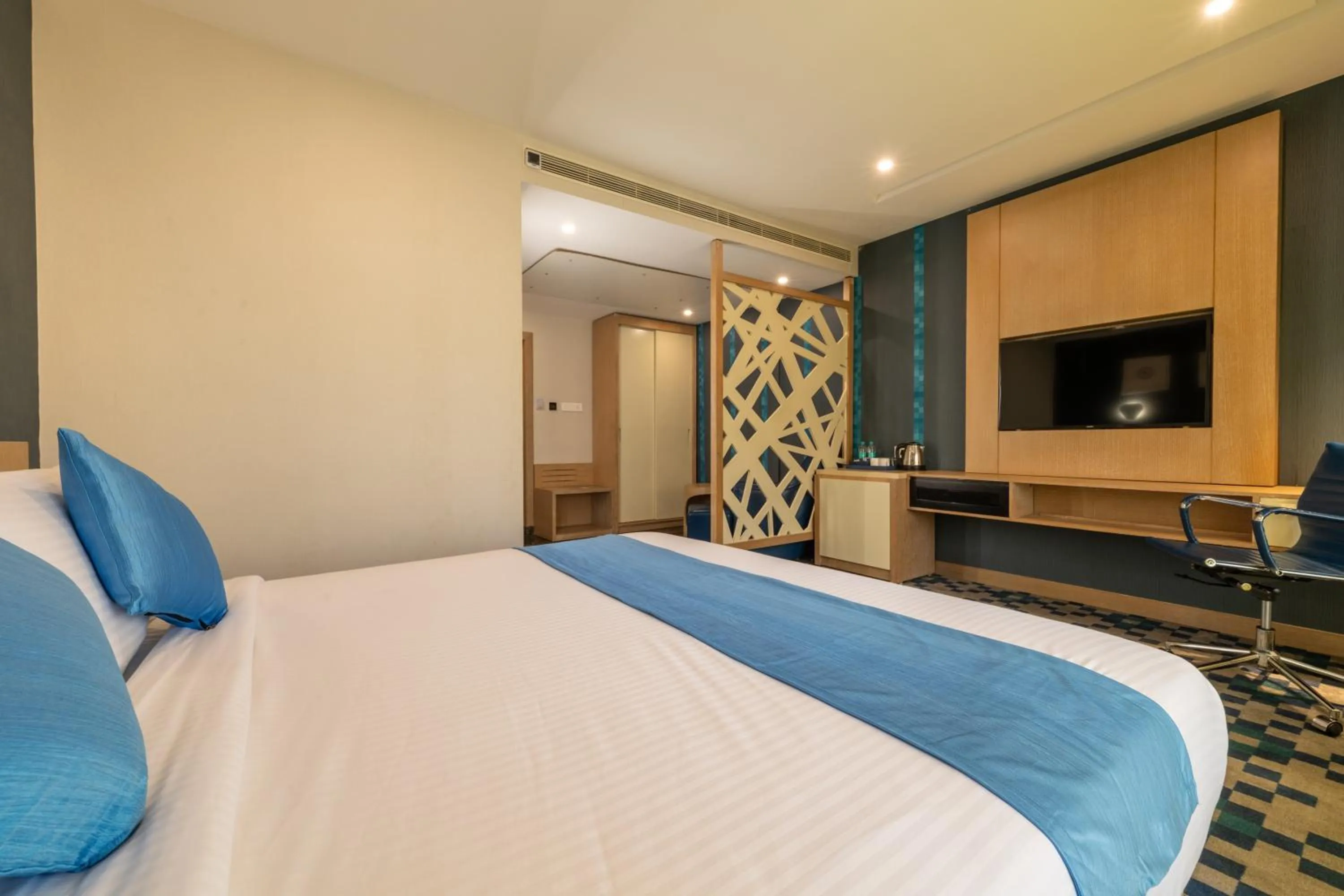 TV and multimedia, Bed in Mintotel Wayanad