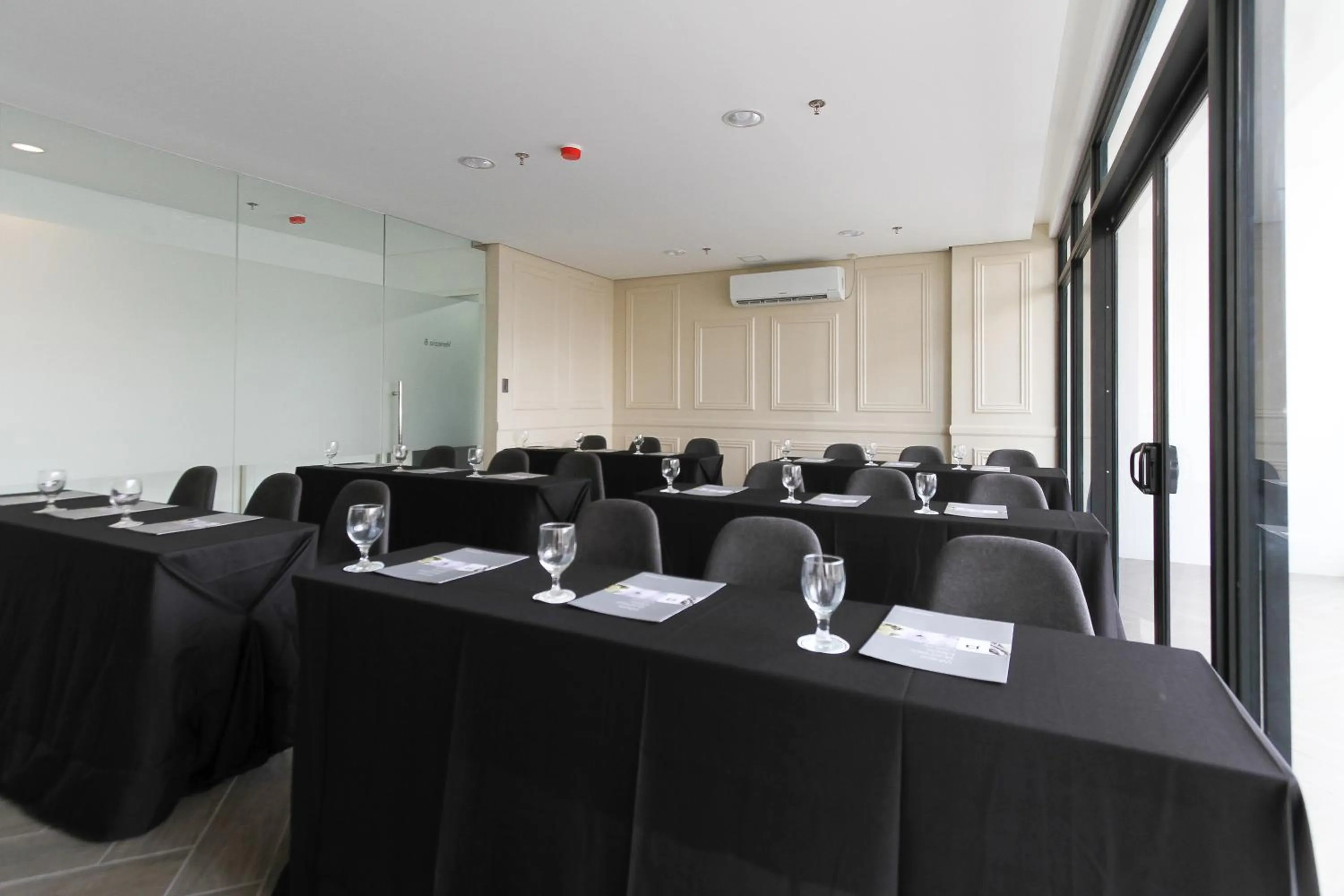 Business facilities in Privato Makati