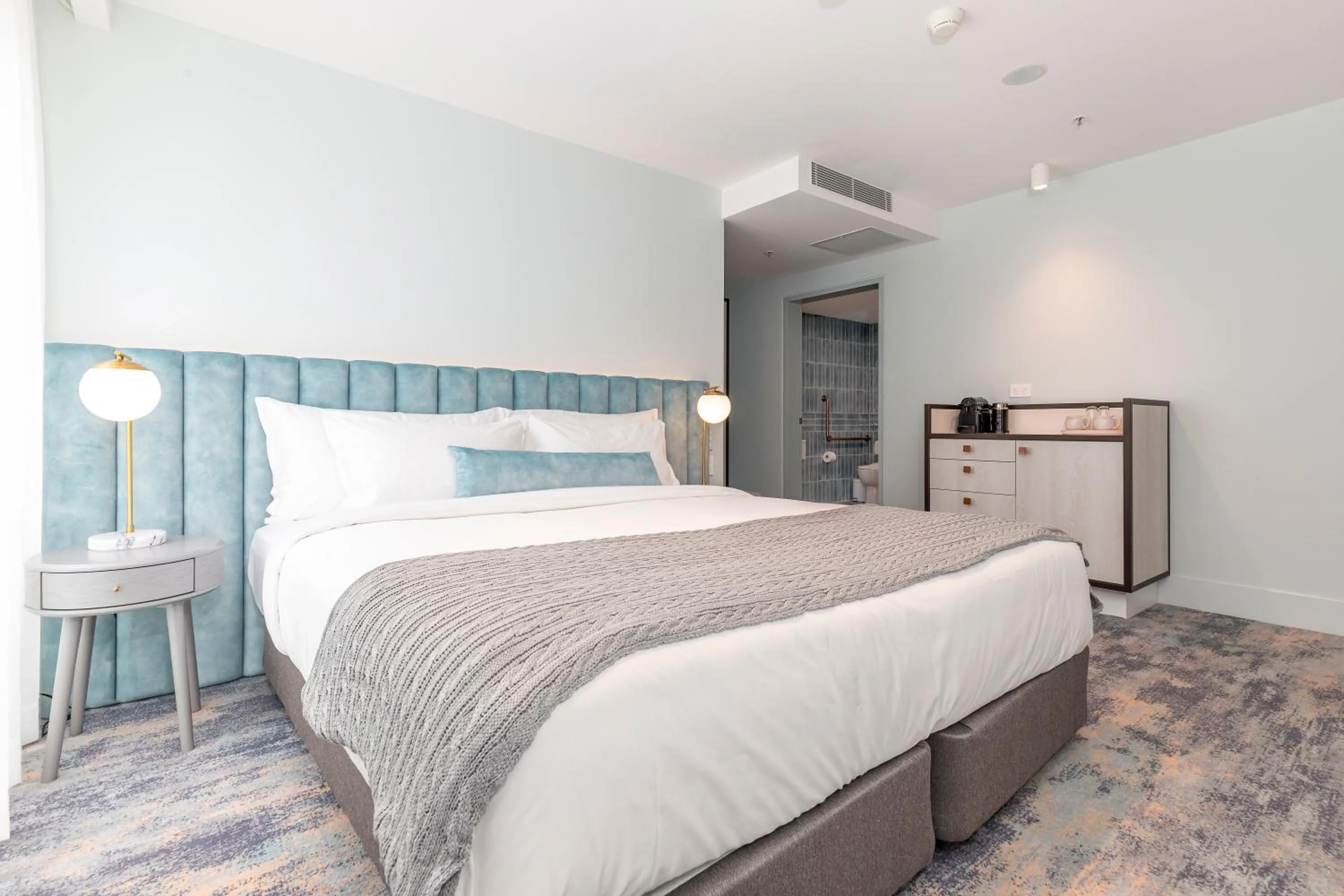 Photo of the whole room, Bed in The Albert Mosman