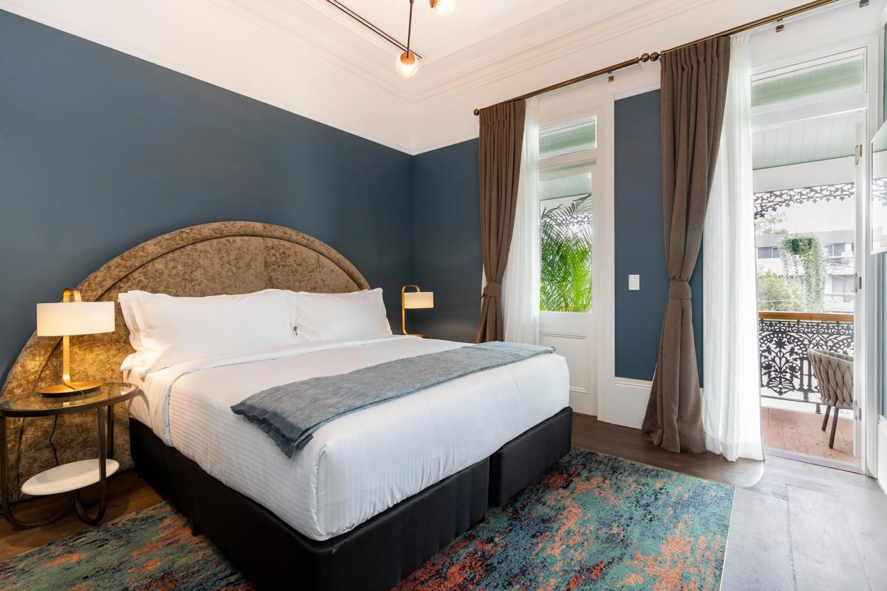 Photo of the whole room, Bed in The Albert Mosman