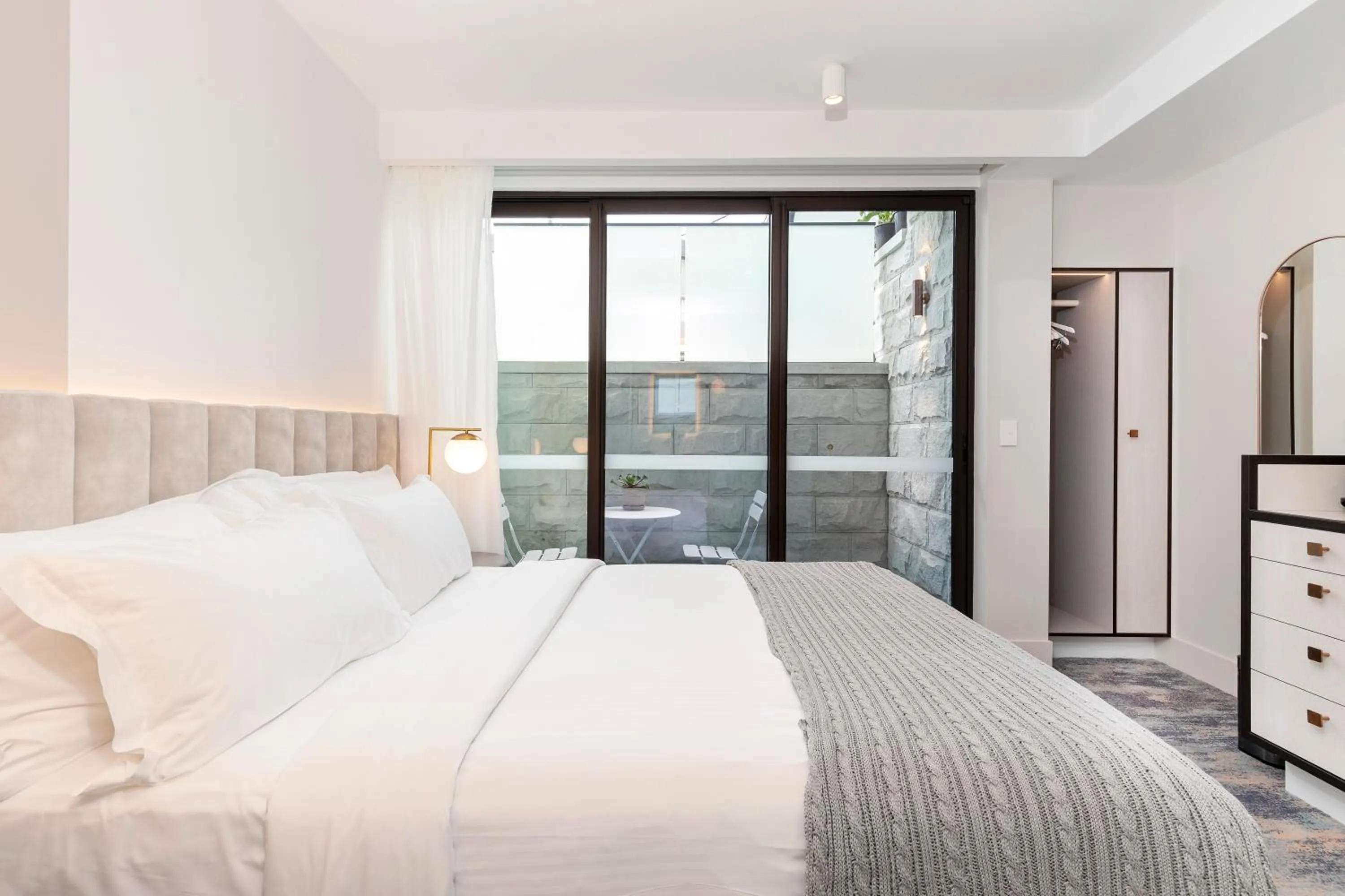 Photo of the whole room, Bed in The Albert Mosman