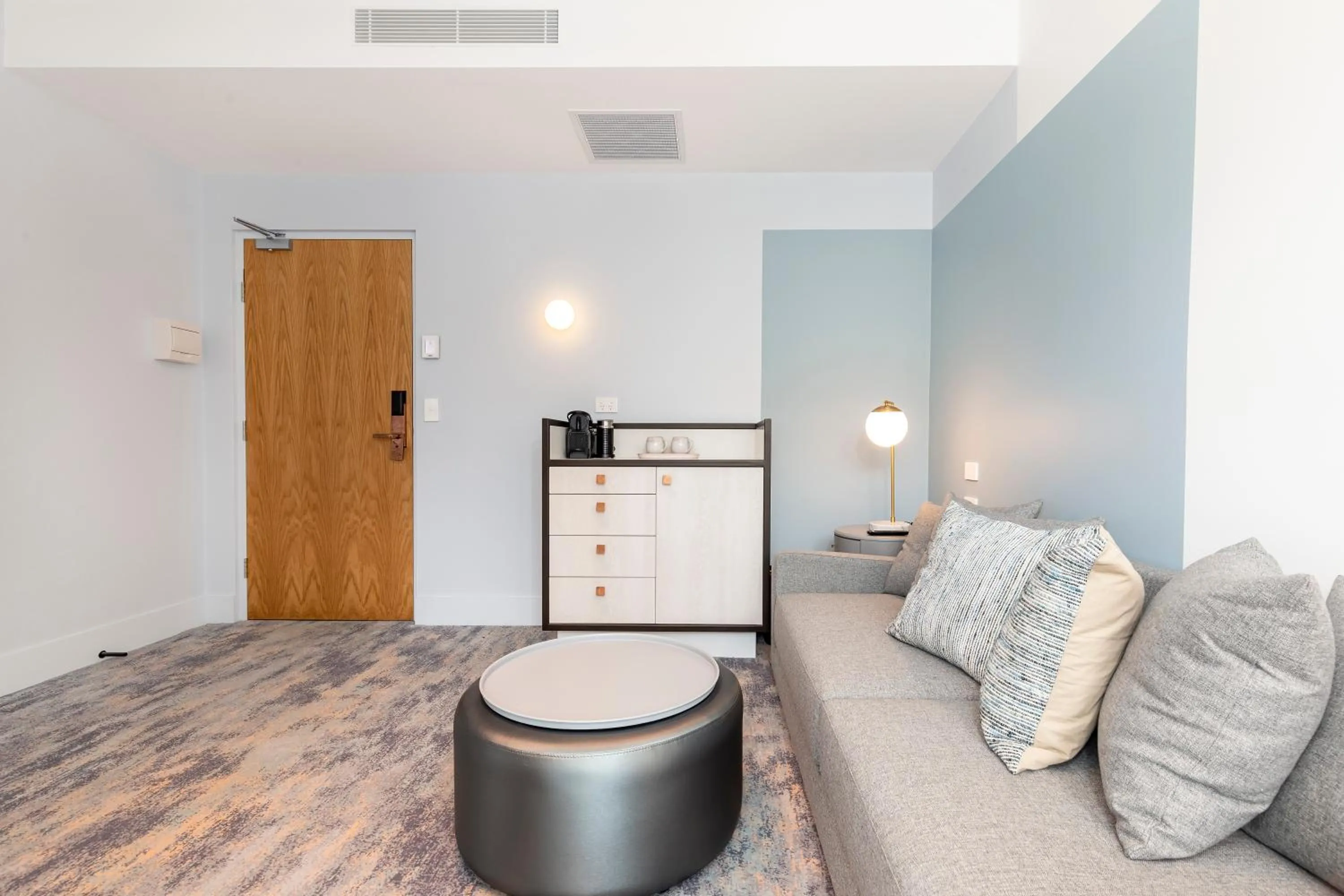 Seating area, Bed in The Albert Mosman