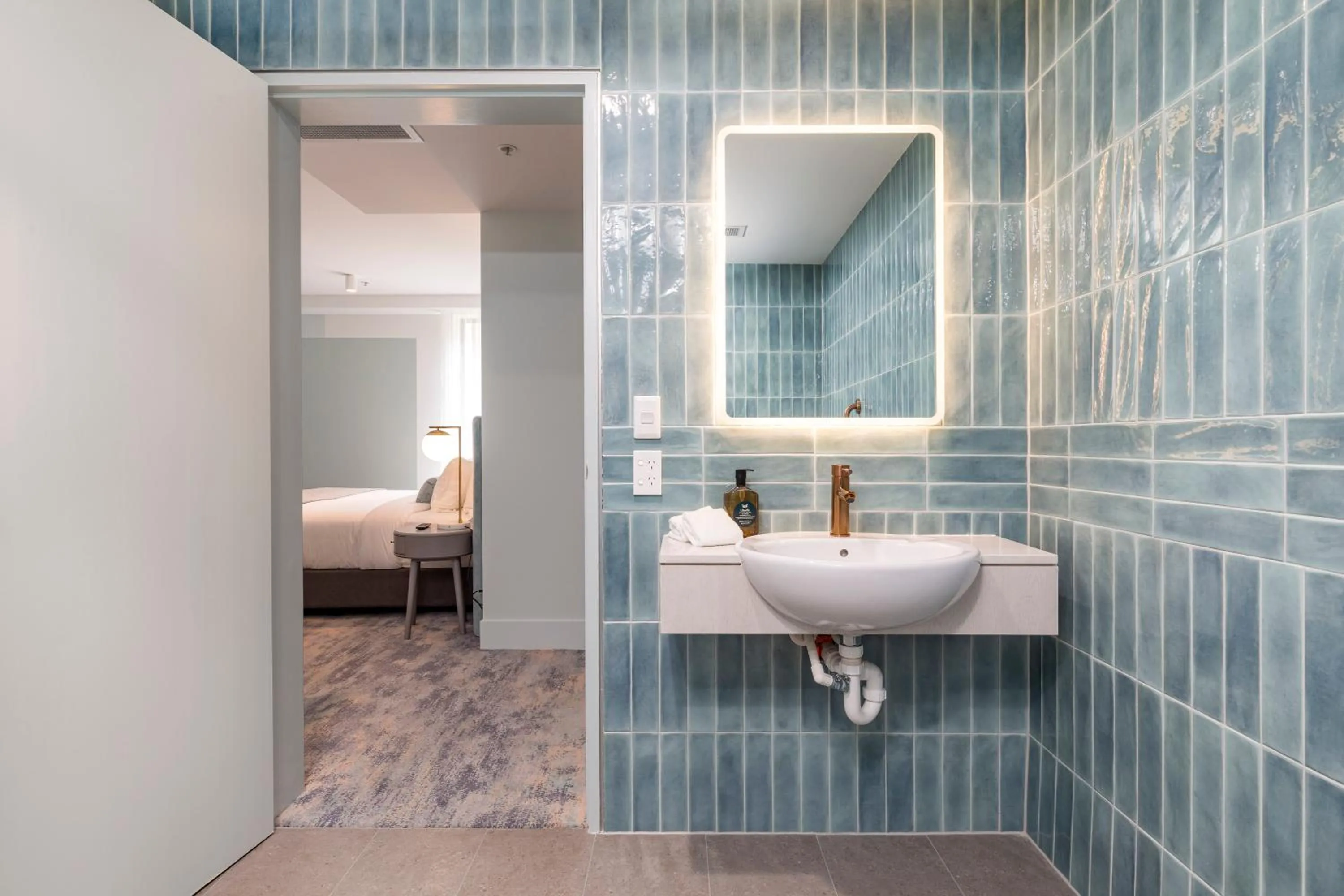 Bathroom, Bed in The Albert Mosman