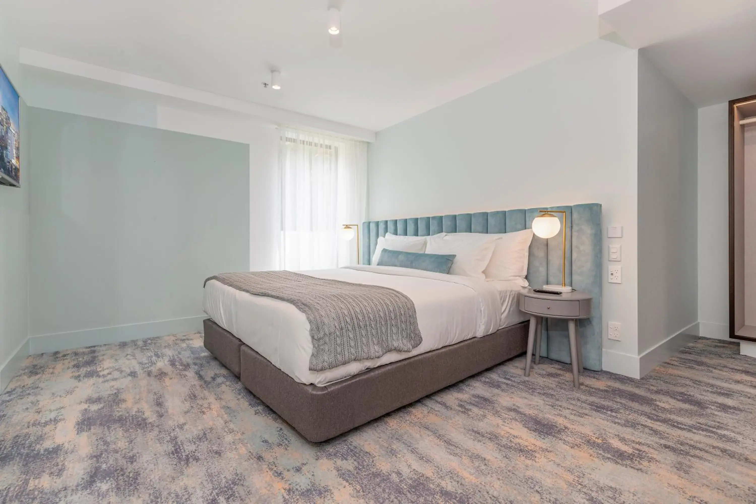 King Room with Roll-In Shower - Disability Access in The Albert Mosman King Room with Roll-In Shower - Disability Access in The Albert Mosman