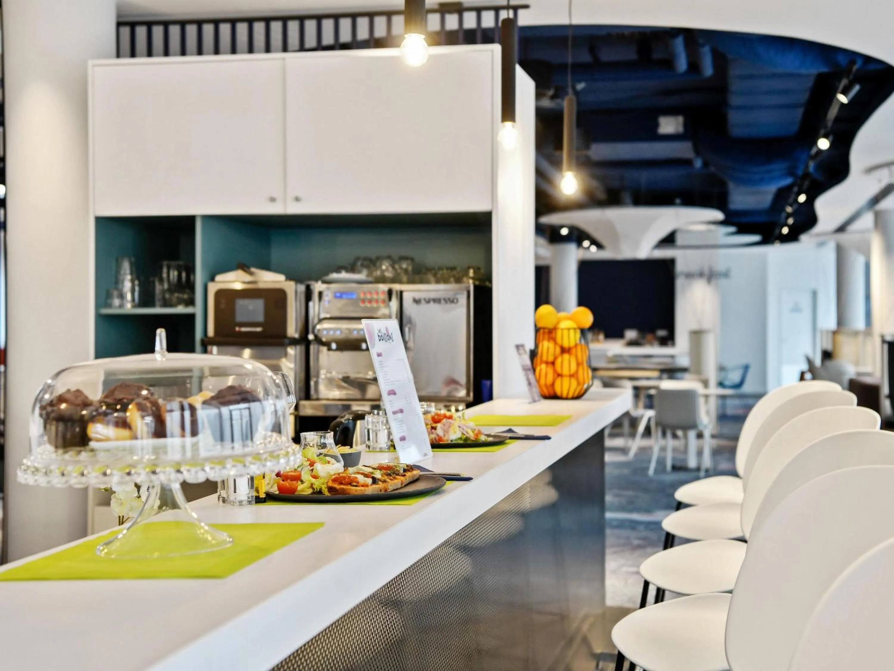 Lounge or bar in ibis Styles Paris Orly Airport
