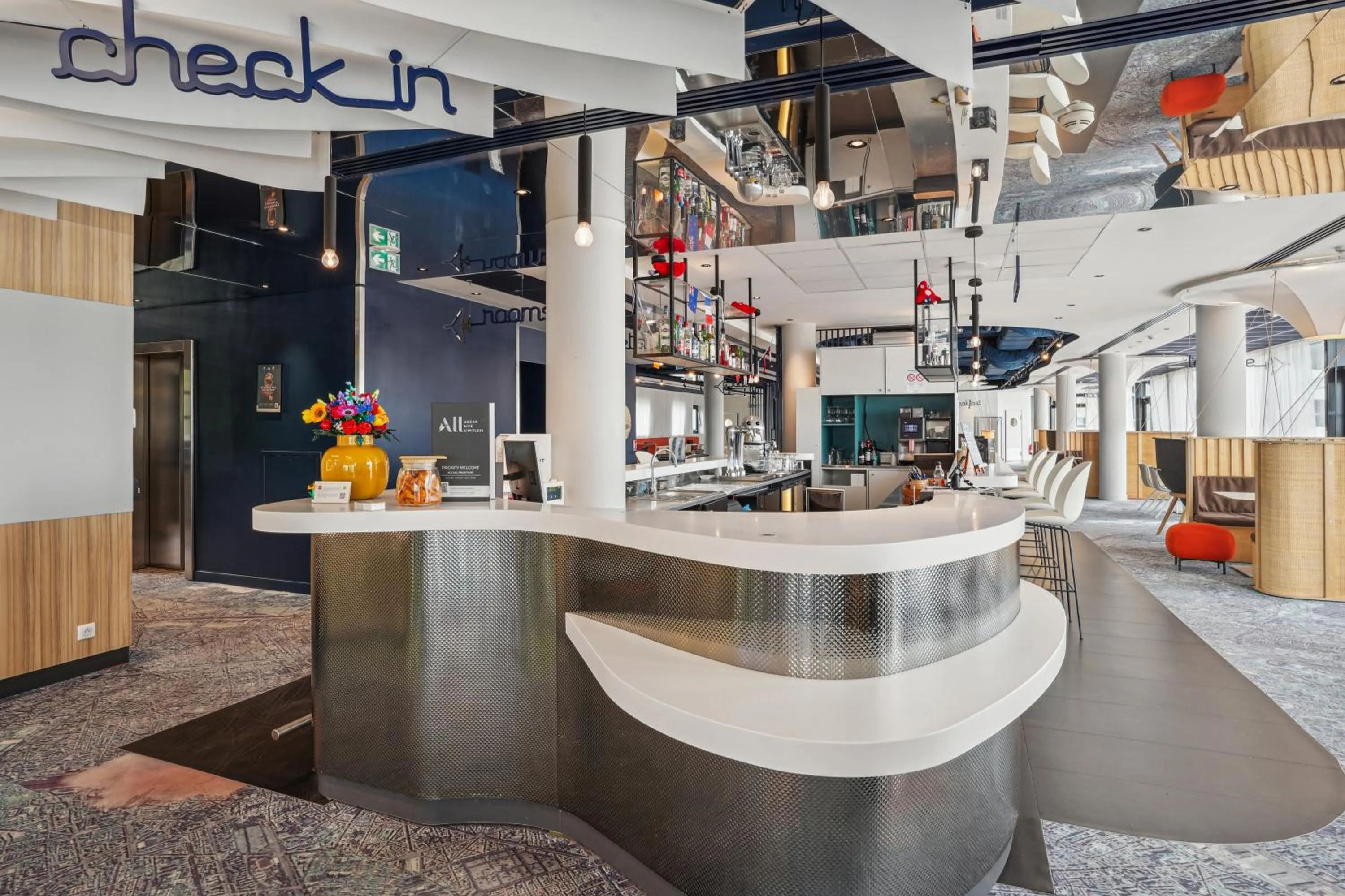 Lobby or reception in ibis Styles Paris Orly Airport