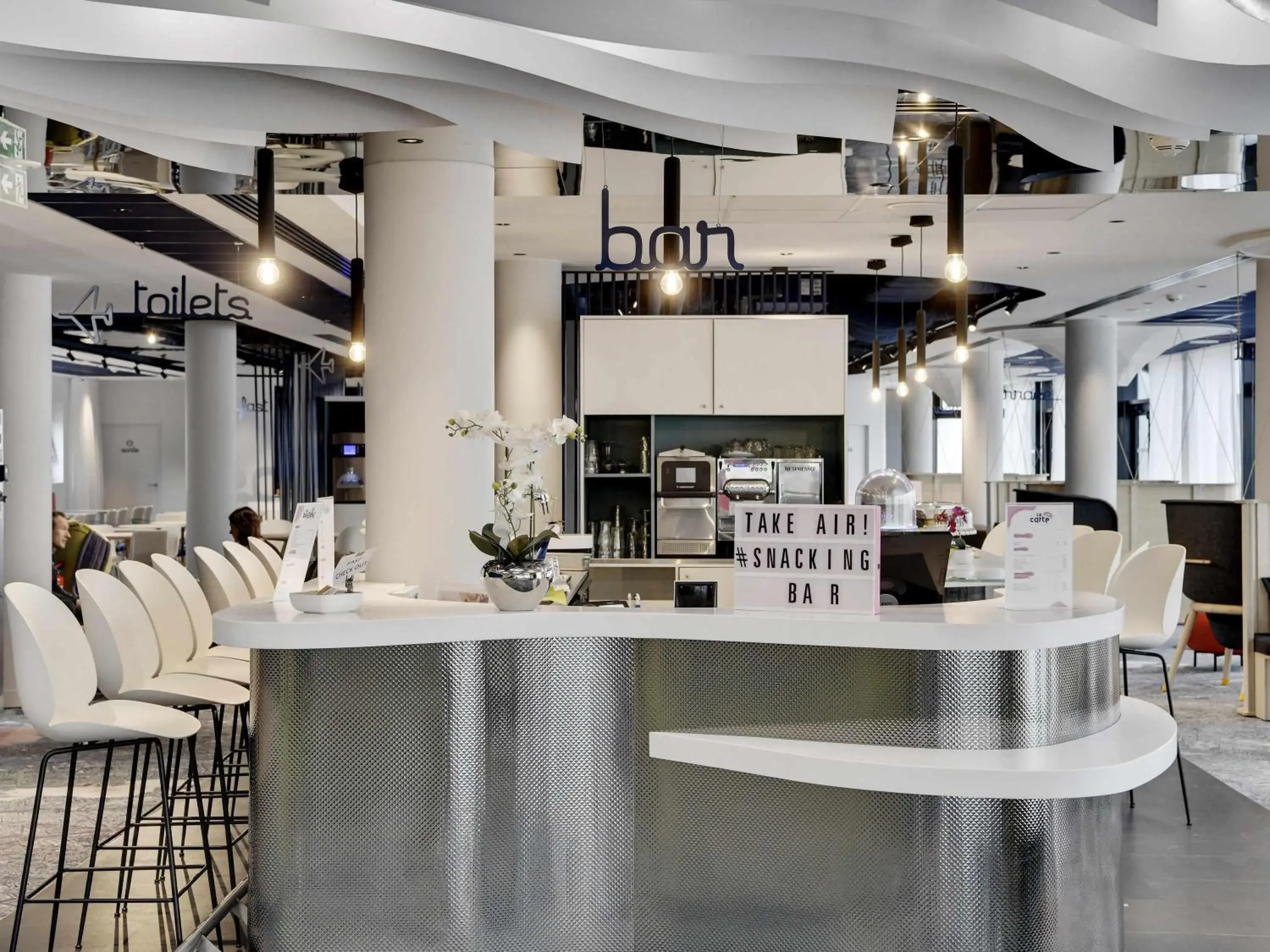 Lounge or bar in ibis Styles Paris Orly Airport Lounge or bar in ibis Styles Paris Orly Airport