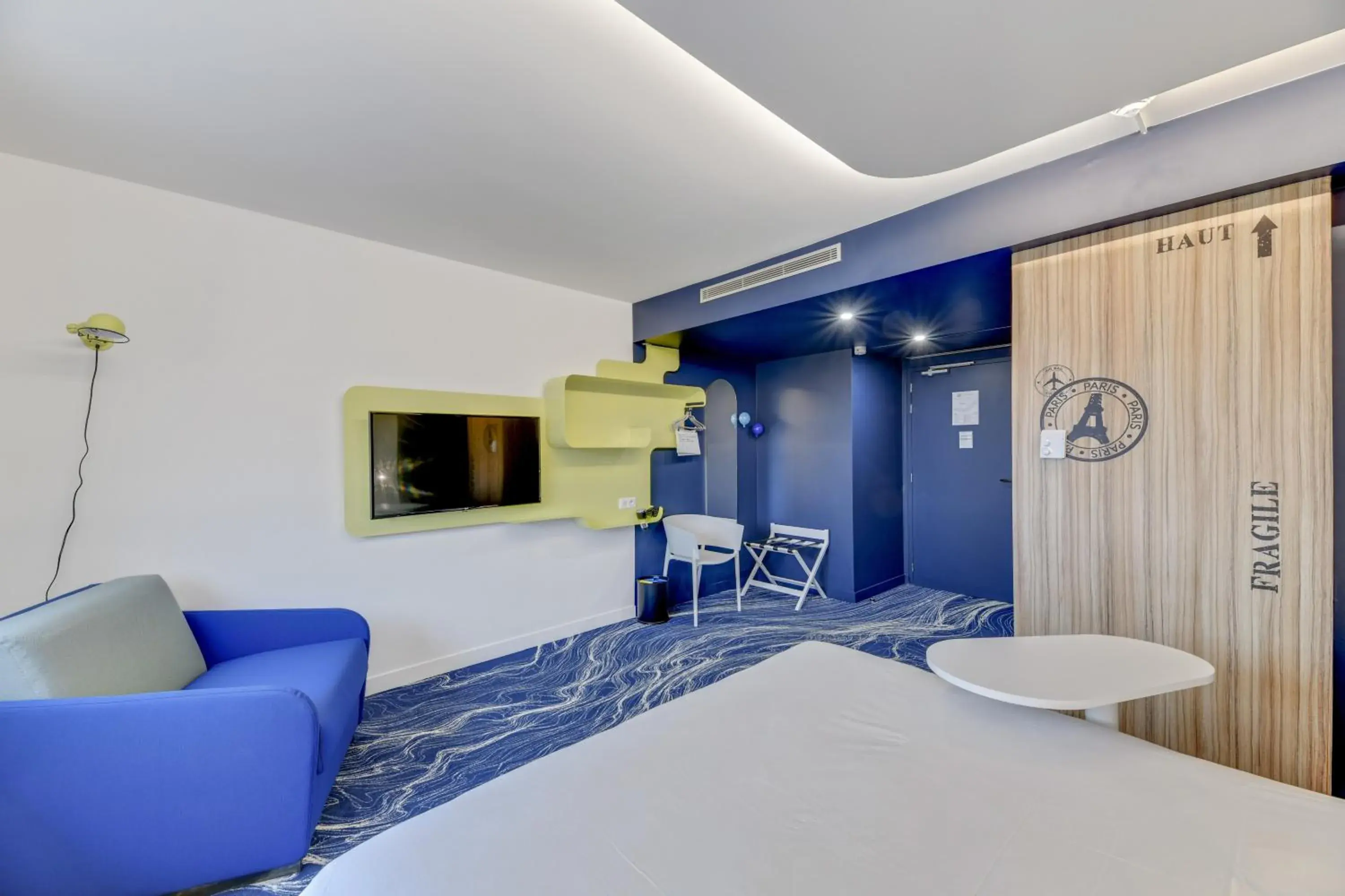 Photo of the whole room, Seating Area in ibis Styles Paris Orly Tech Airport