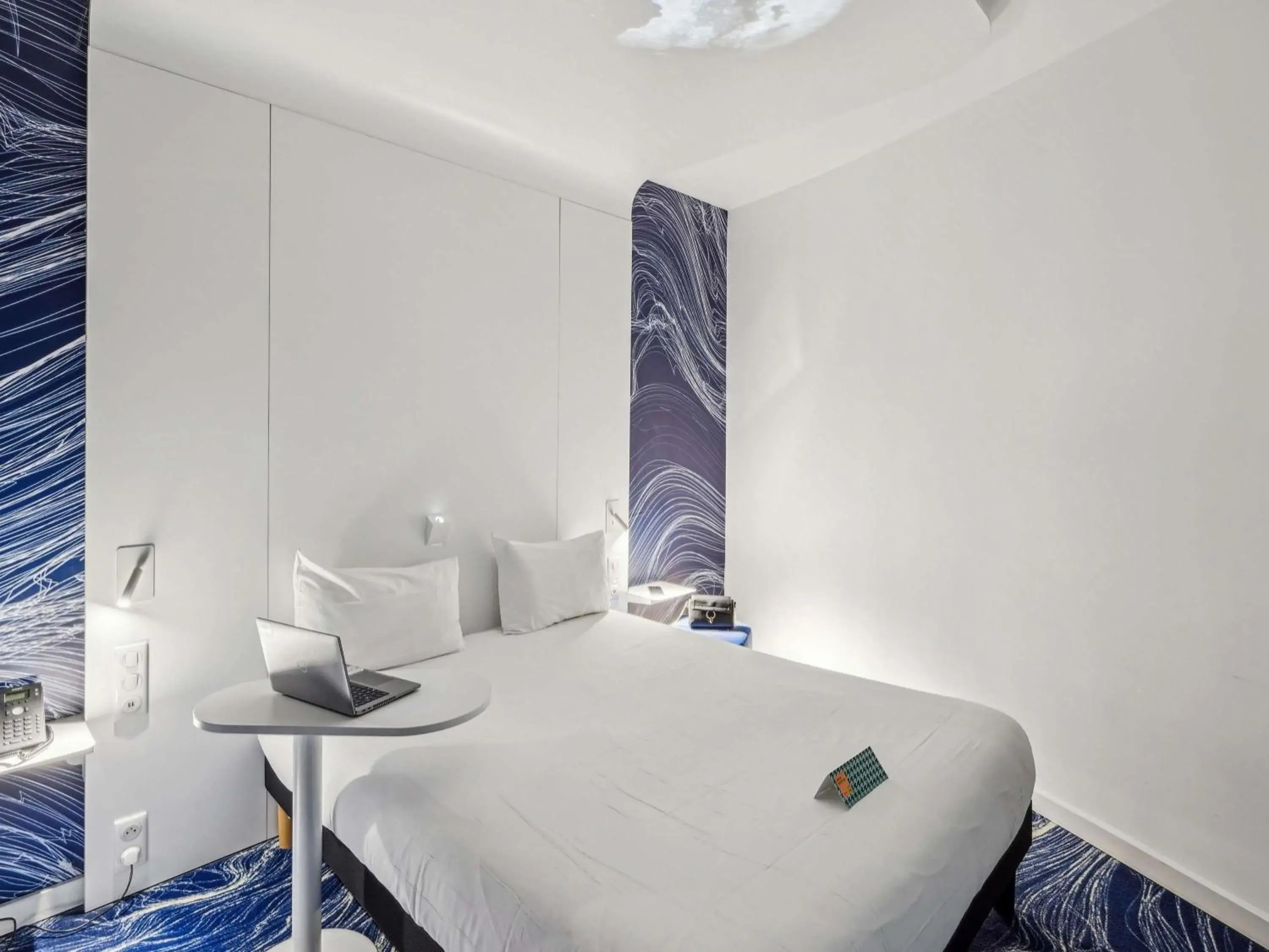 Property building, Bed in ibis Styles Paris Orly Airport Property building, Bed in ibis Styles Paris Orly Airport
