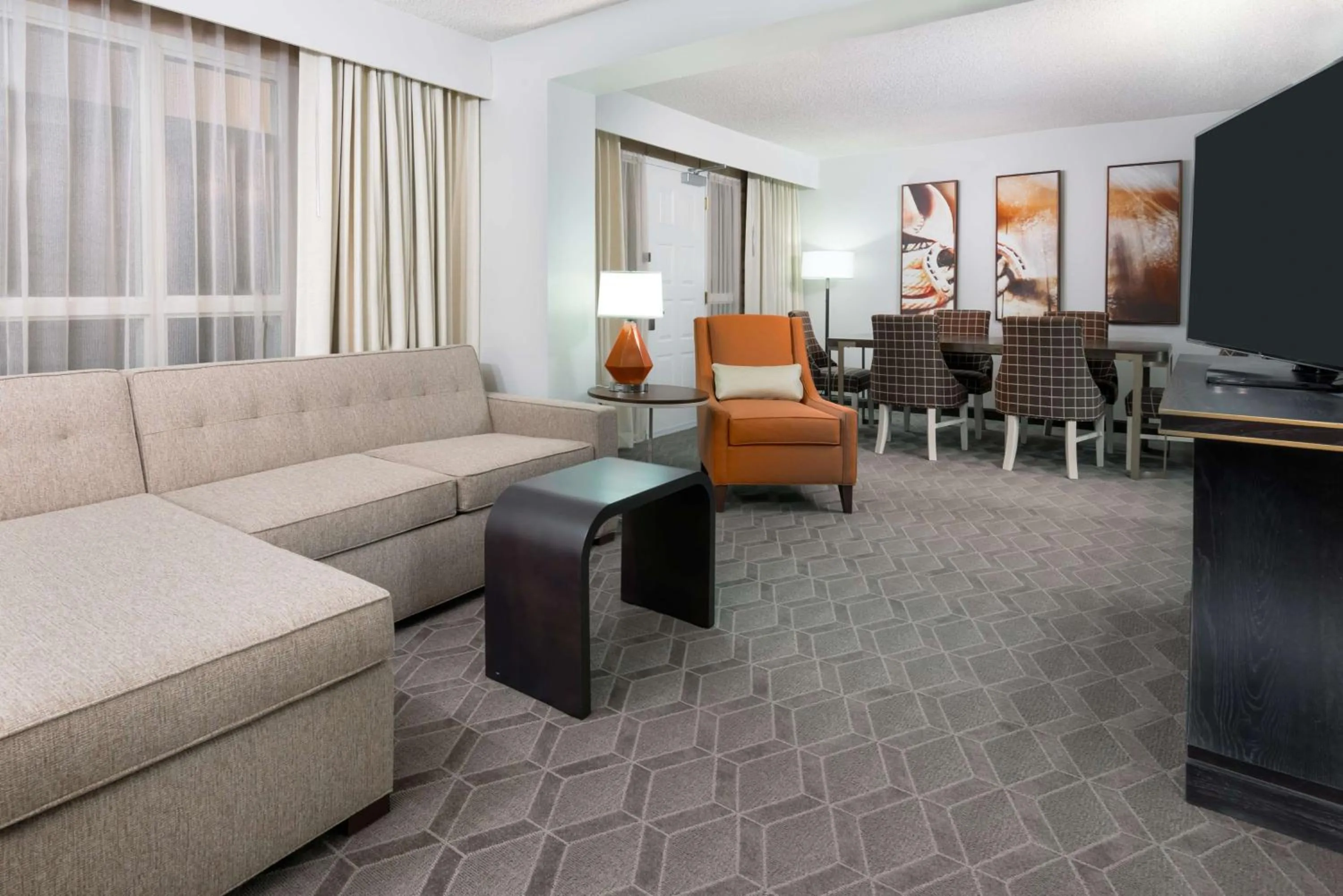 Living room in Embassy Suites Dallas - Park Central Area