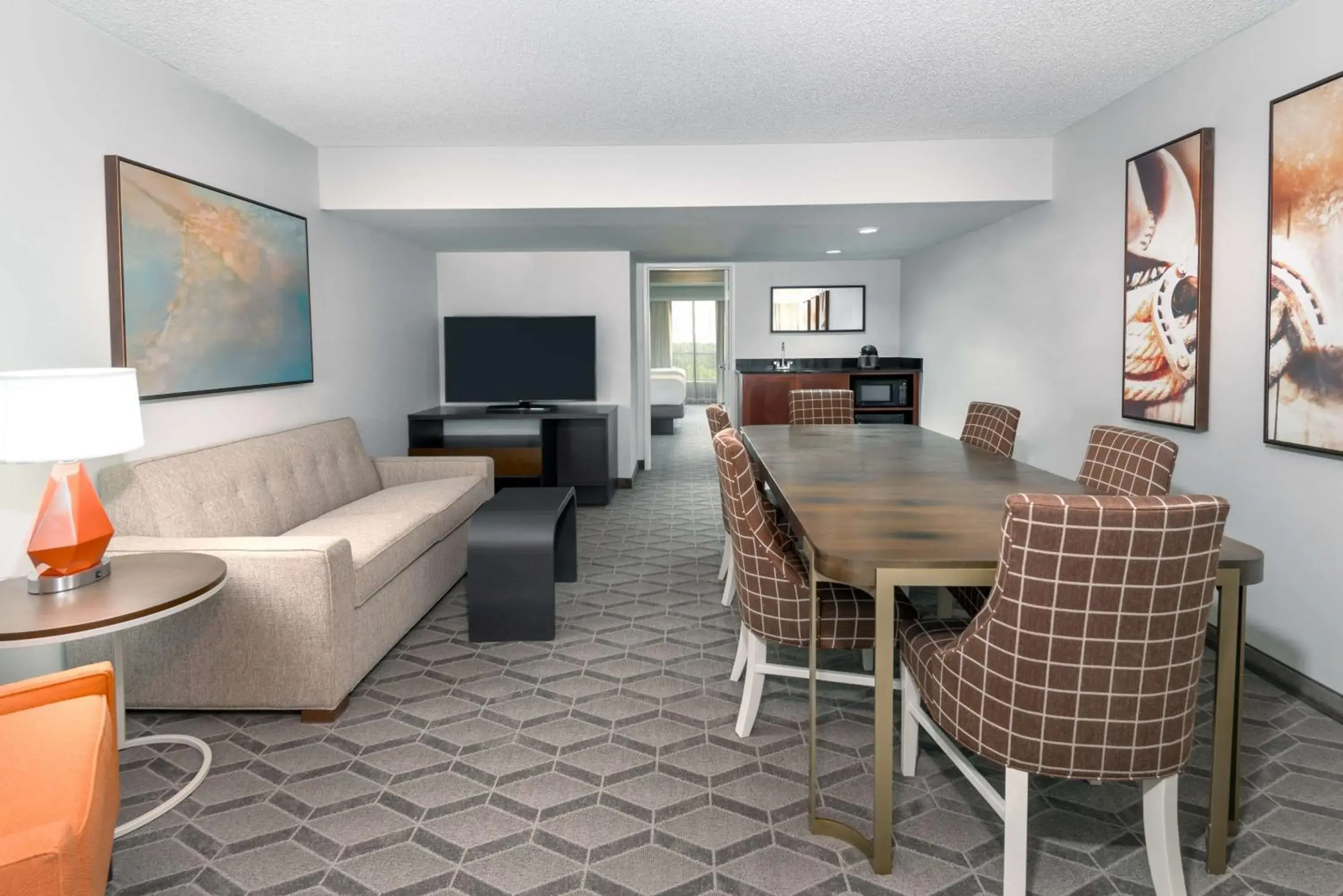 Living room in Embassy Suites Dallas - Park Central Area Living room in Embassy Suites Dallas - Park Central Area