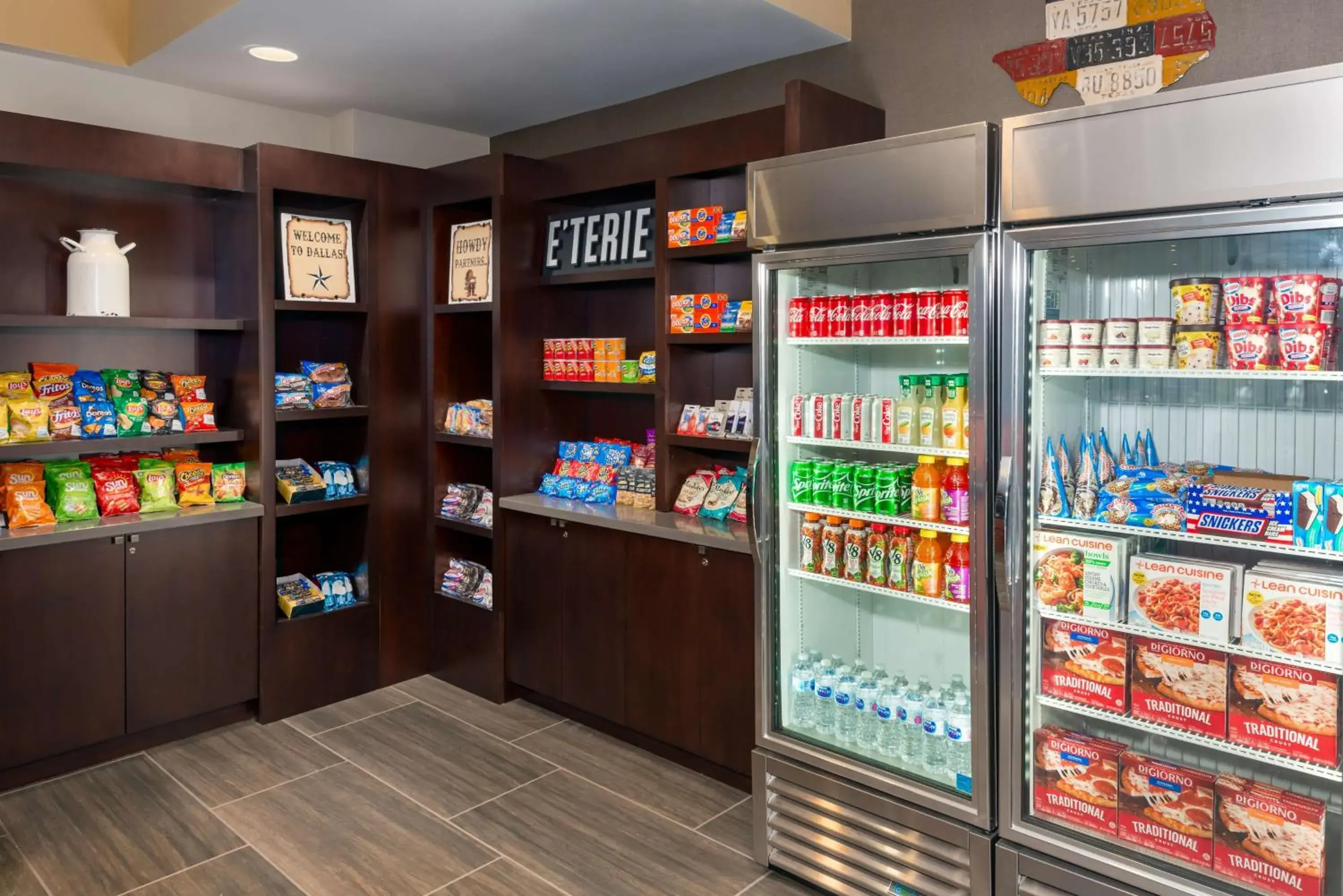 Restaurant/places to eat in Embassy Suites Dallas - Park Central Area Restaurant/places to eat in Embassy Suites Dallas - Park Central Area