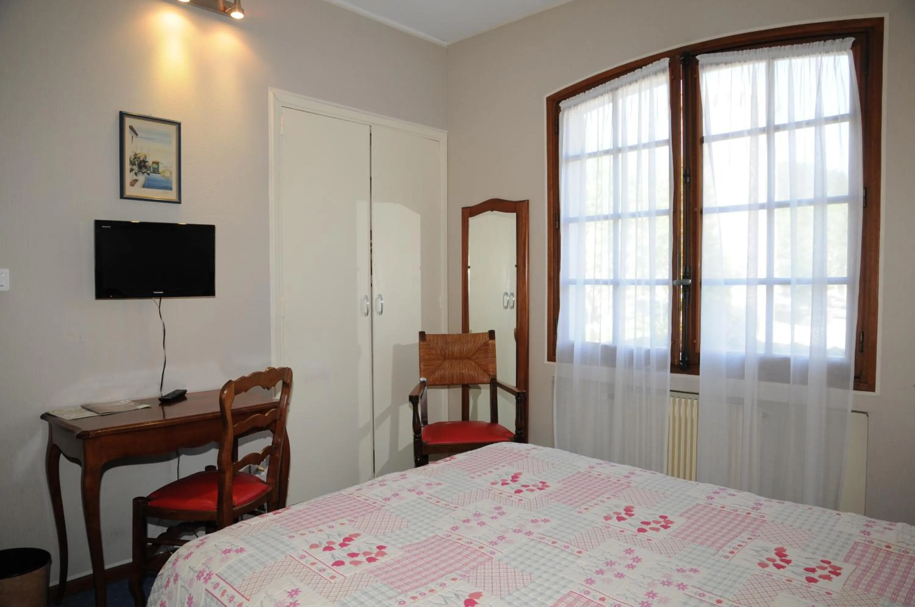 Double Room with Shower - single occupancy in Grand Hôtel du Cours